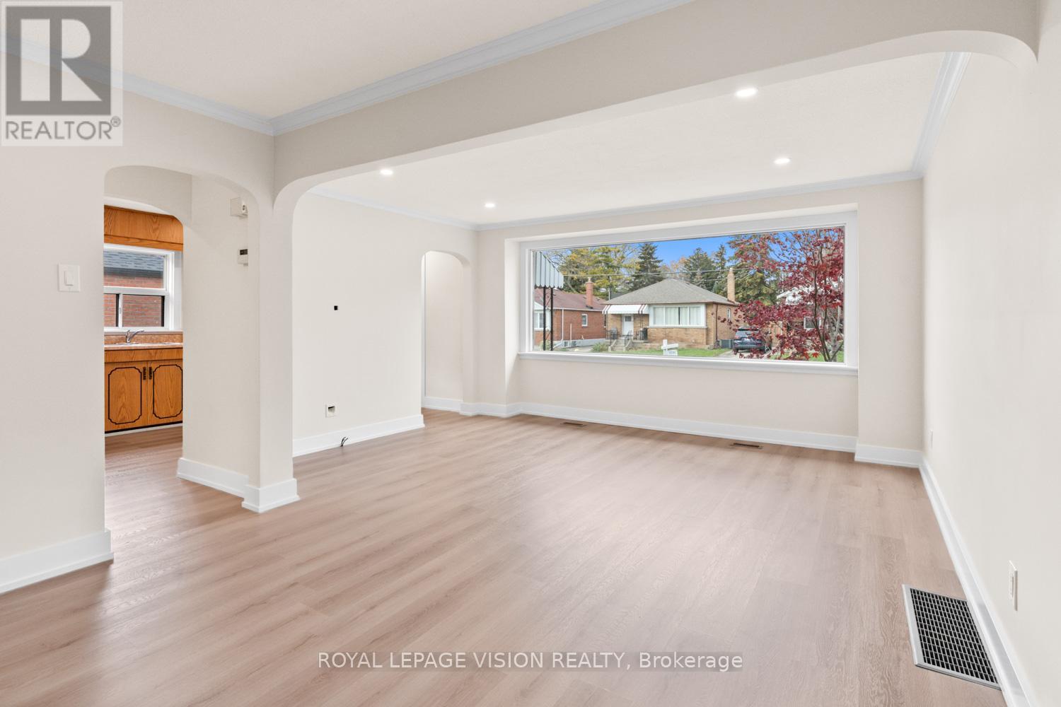 29 Donora Drive, Toronto, Ontario  M4B 1B6 - Photo 11 - E12548370