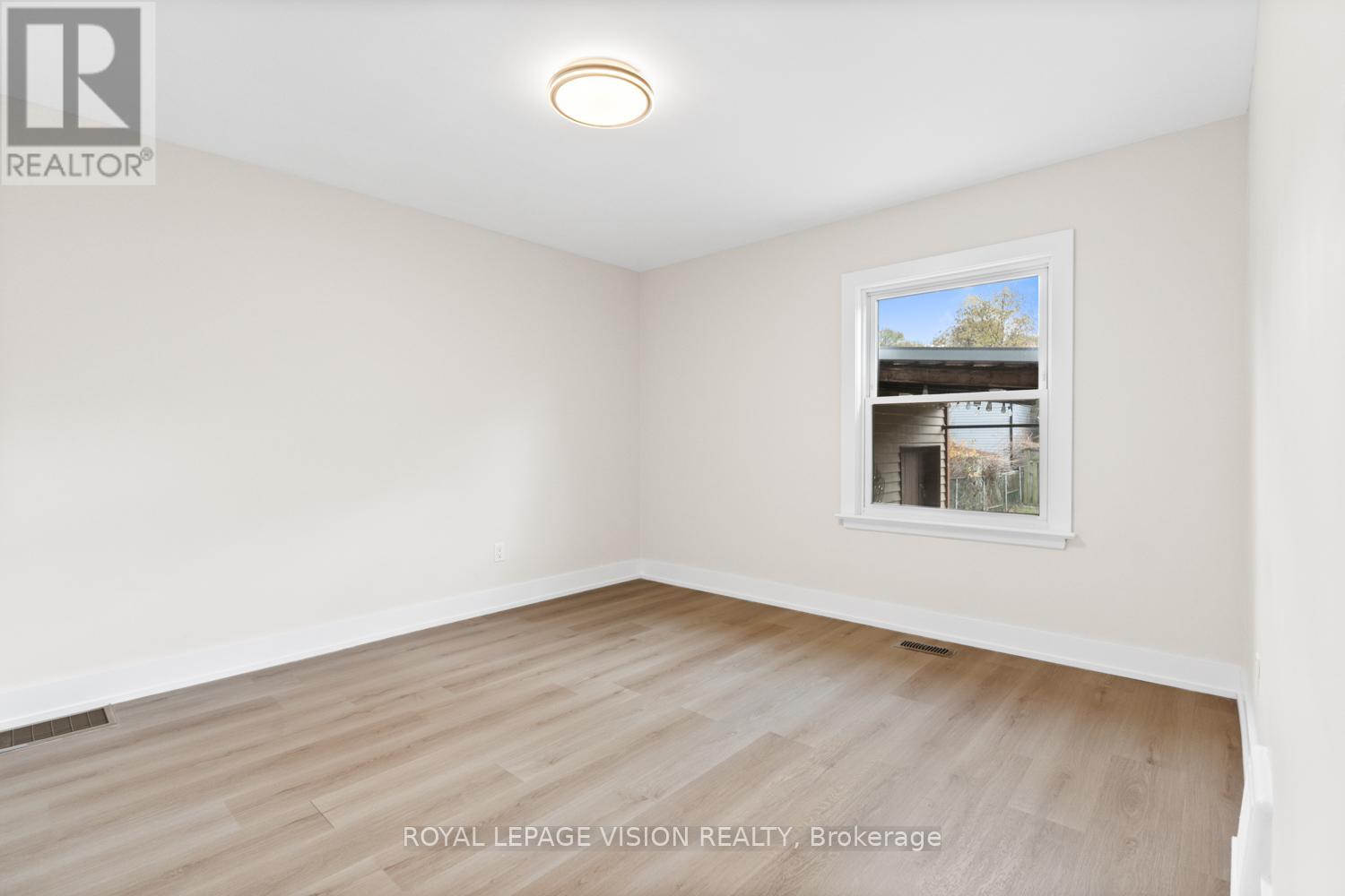 29 Donora Drive, Toronto, Ontario  M4B 1B6 - Photo 19 - E12548370