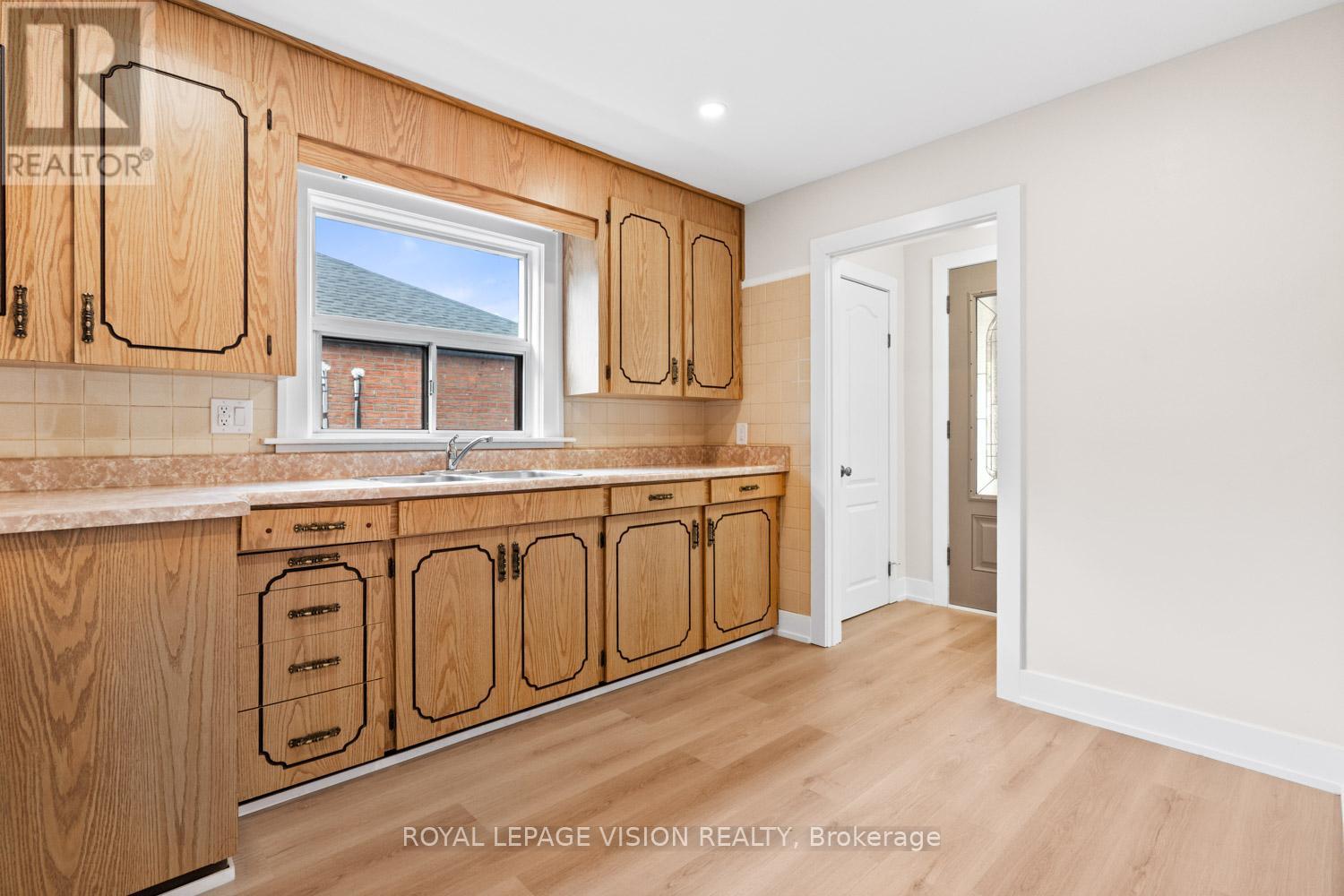 29 Donora Drive, Toronto, Ontario  M4B 1B6 - Photo 16 - E12548370