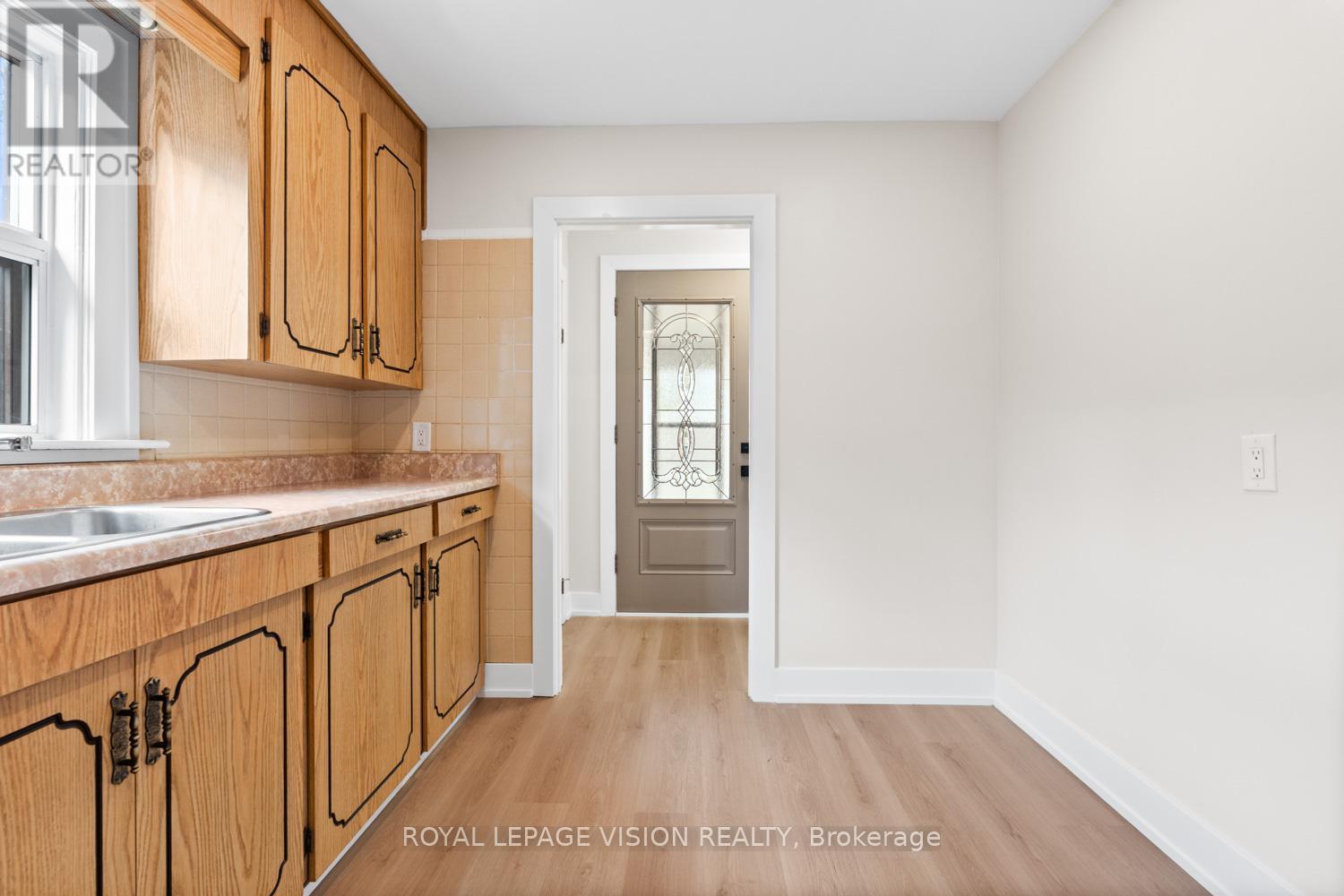 29 Donora Drive, Toronto, Ontario  M4B 1B6 - Photo 17 - E12548370