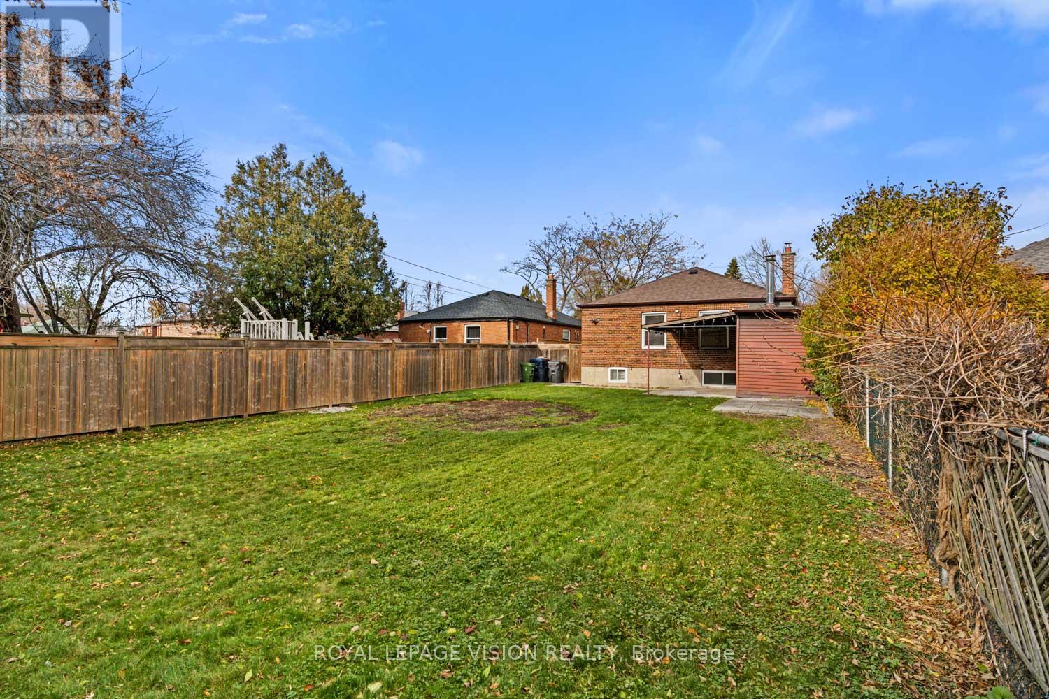 29 Donora Drive, Toronto, Ontario  M4B 1B6 - Photo 37 - E12548370