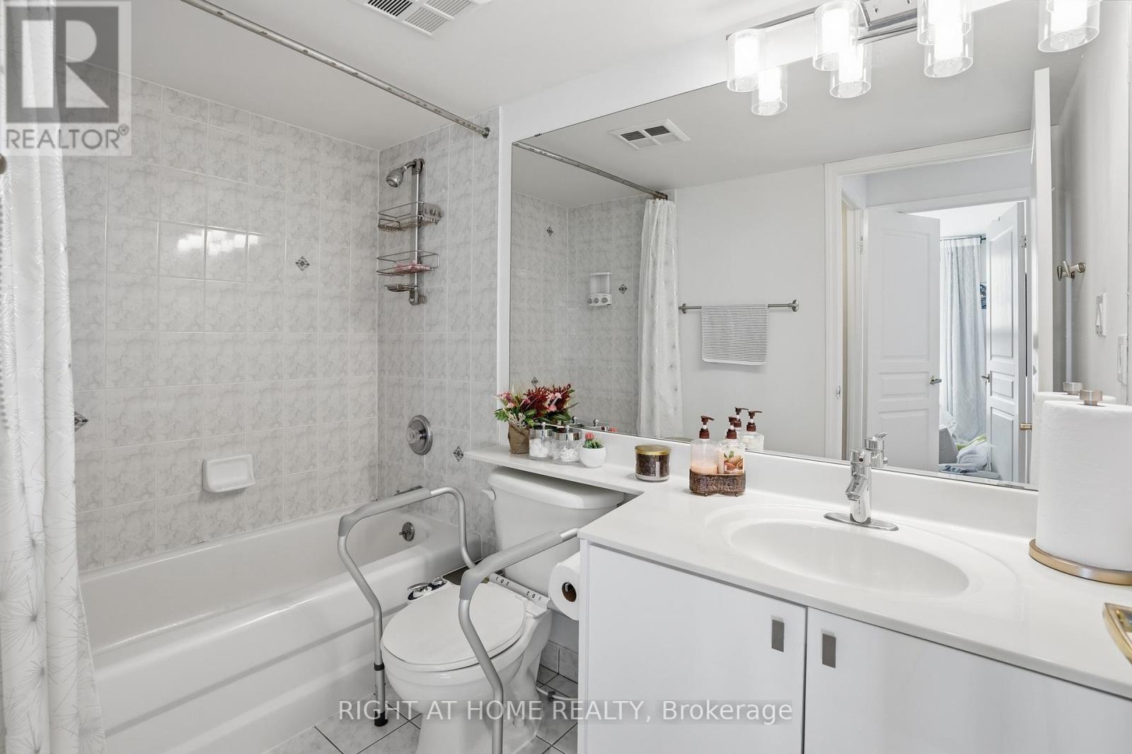 408 - 29 Northern Height Drive S, Richmond Hill, Ontario  L4B 4L8 - Photo 12 - N12553564