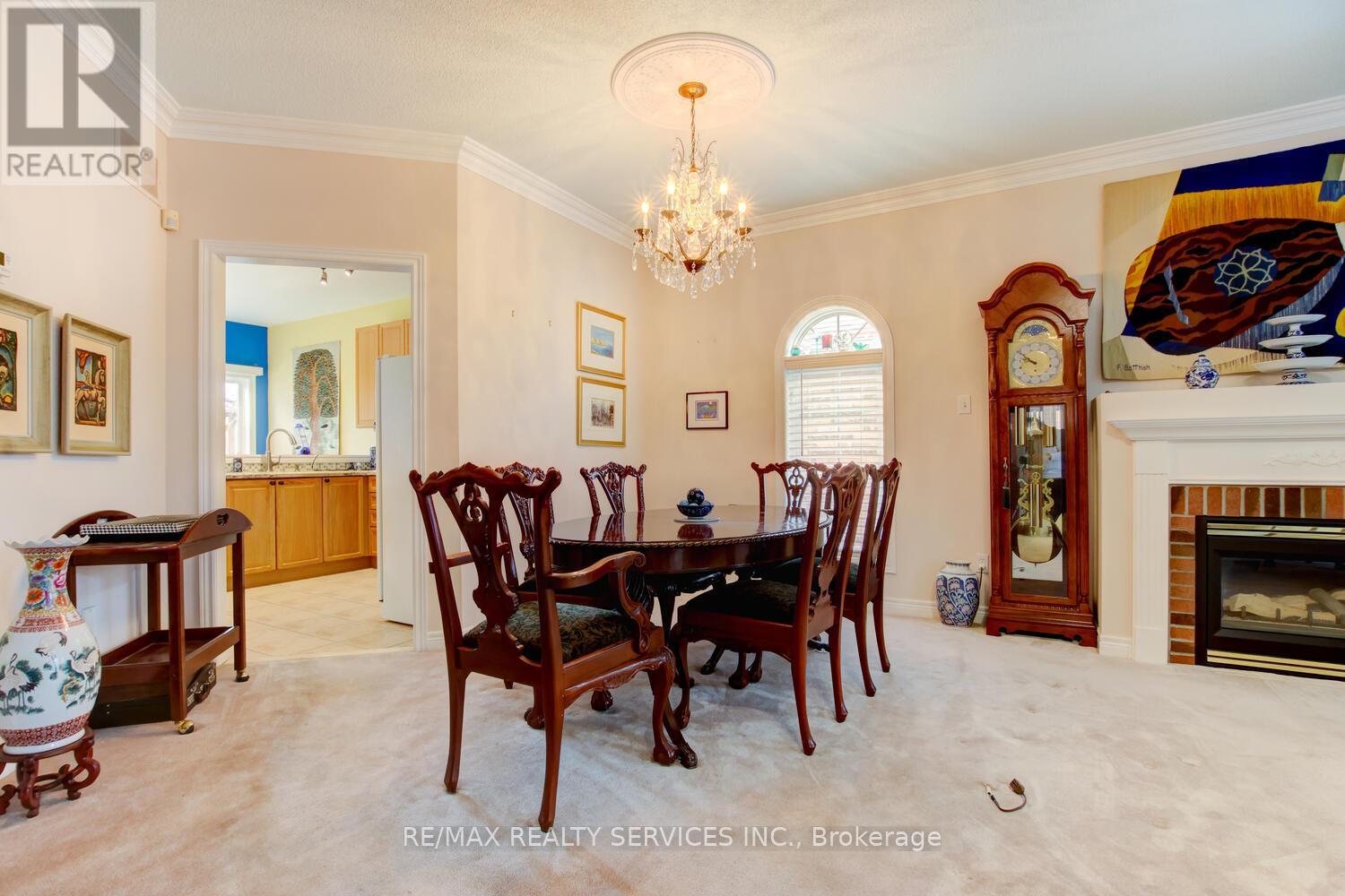 47 Collingwood Avenue, Brampton, Ontario  L7A 1L7 - Photo 10 - W12553832