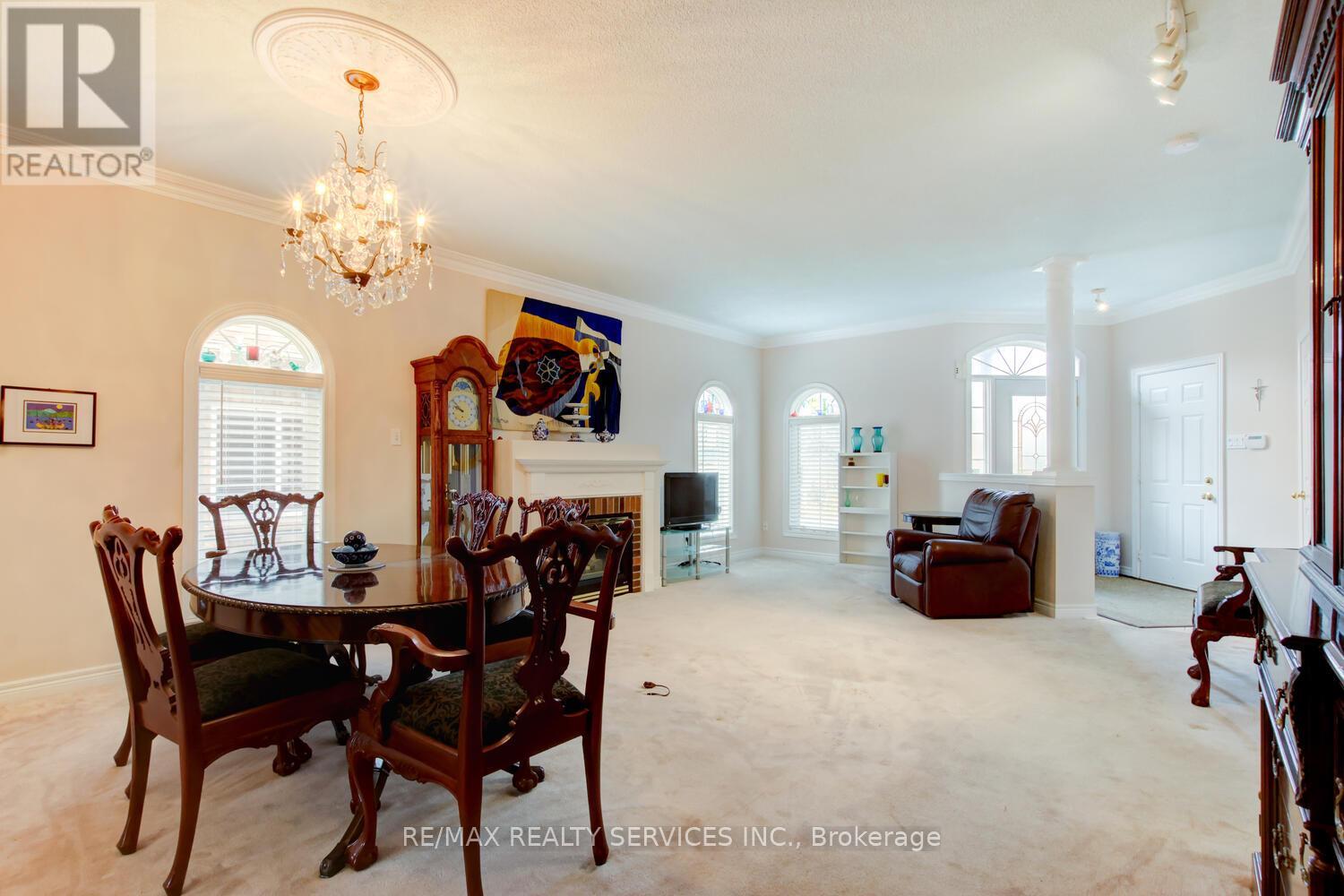 47 Collingwood Avenue, Brampton, Ontario  L7A 1L7 - Photo 12 - W12553832