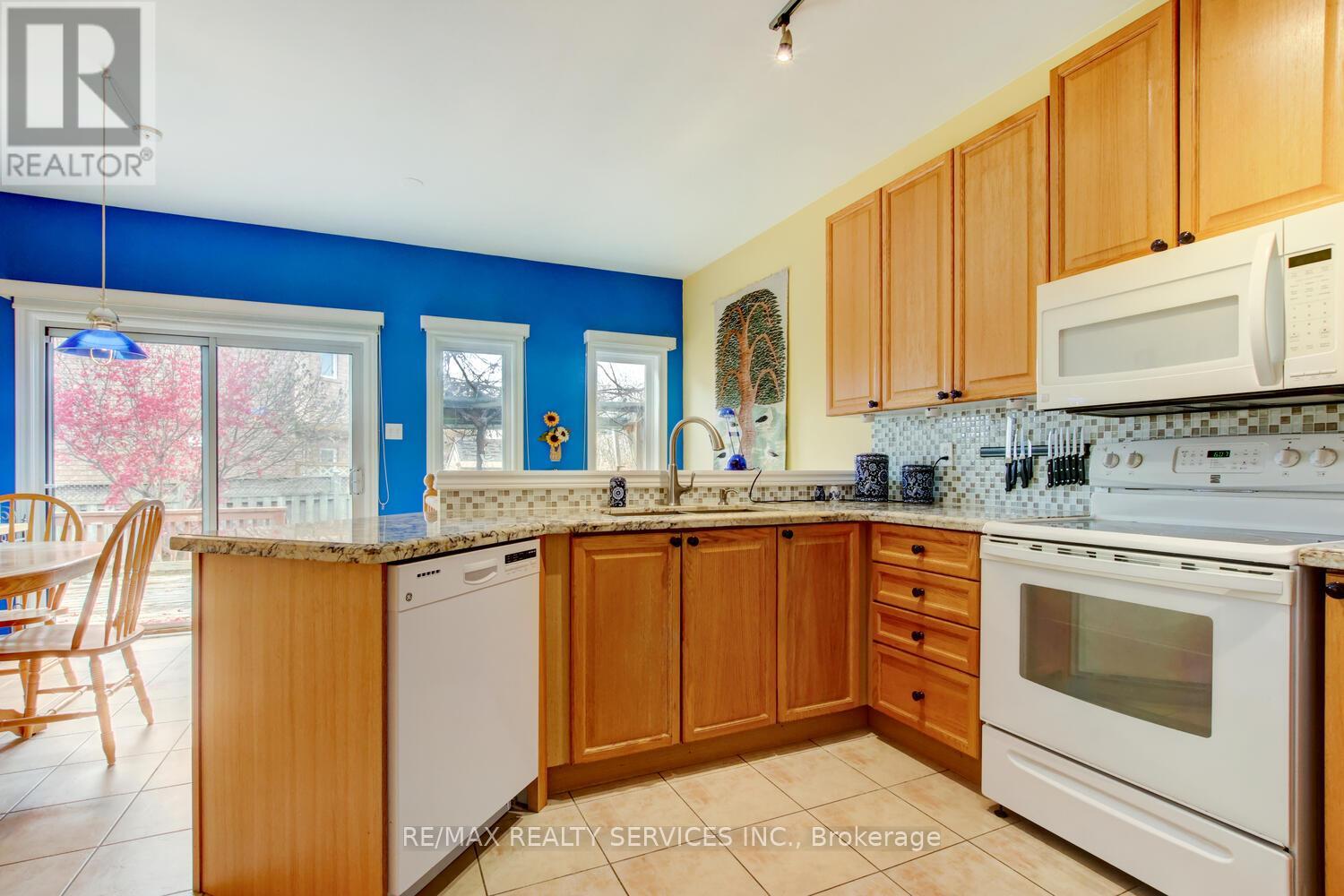 47 Collingwood Avenue, Brampton, Ontario  L7A 1L7 - Photo 16 - W12553832