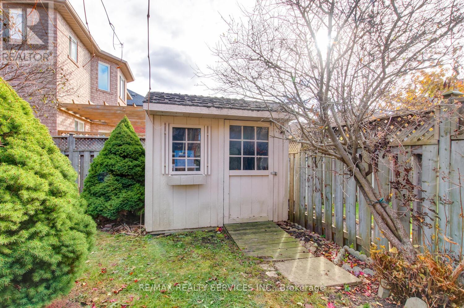 47 Collingwood Avenue, Brampton, Ontario  L7A 1L7 - Photo 49 - W12553832