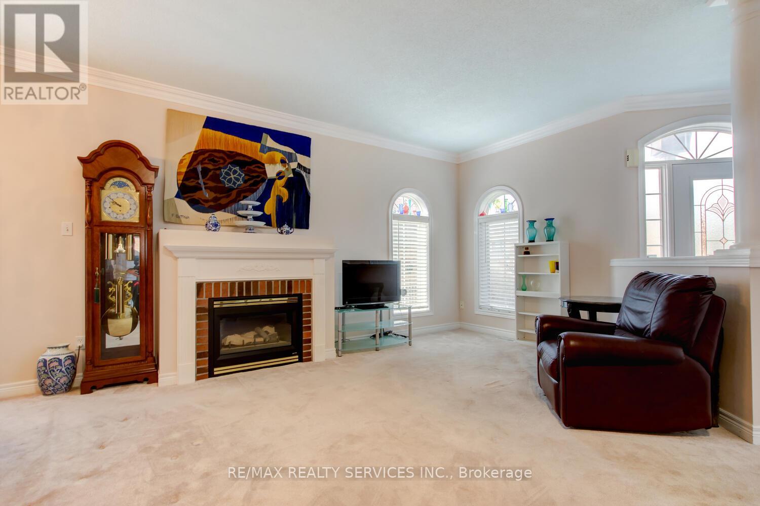 47 Collingwood Avenue, Brampton, Ontario  L7A 1L7 - Photo 5 - W12553832