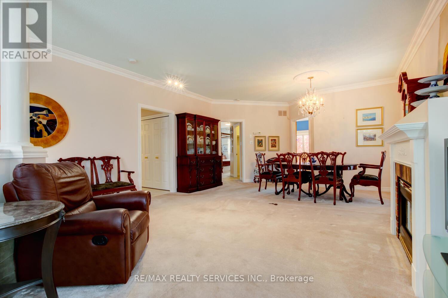 47 Collingwood Avenue, Brampton, Ontario  L7A 1L7 - Photo 8 - W12553832