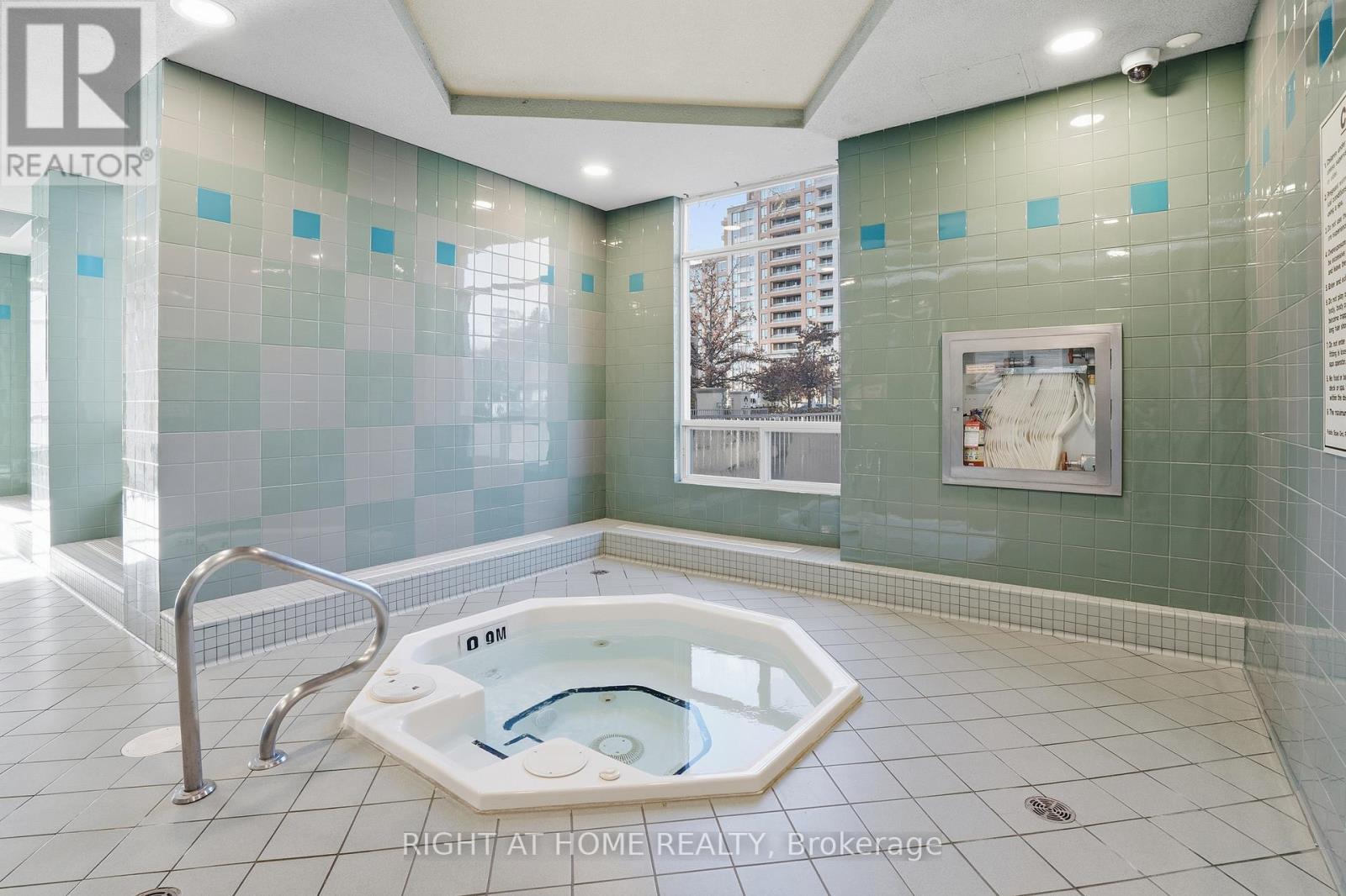 408 - 29 Northern Height Drive S, Richmond Hill, Ontario  L4B 4L8 - Photo 18 - N12553564