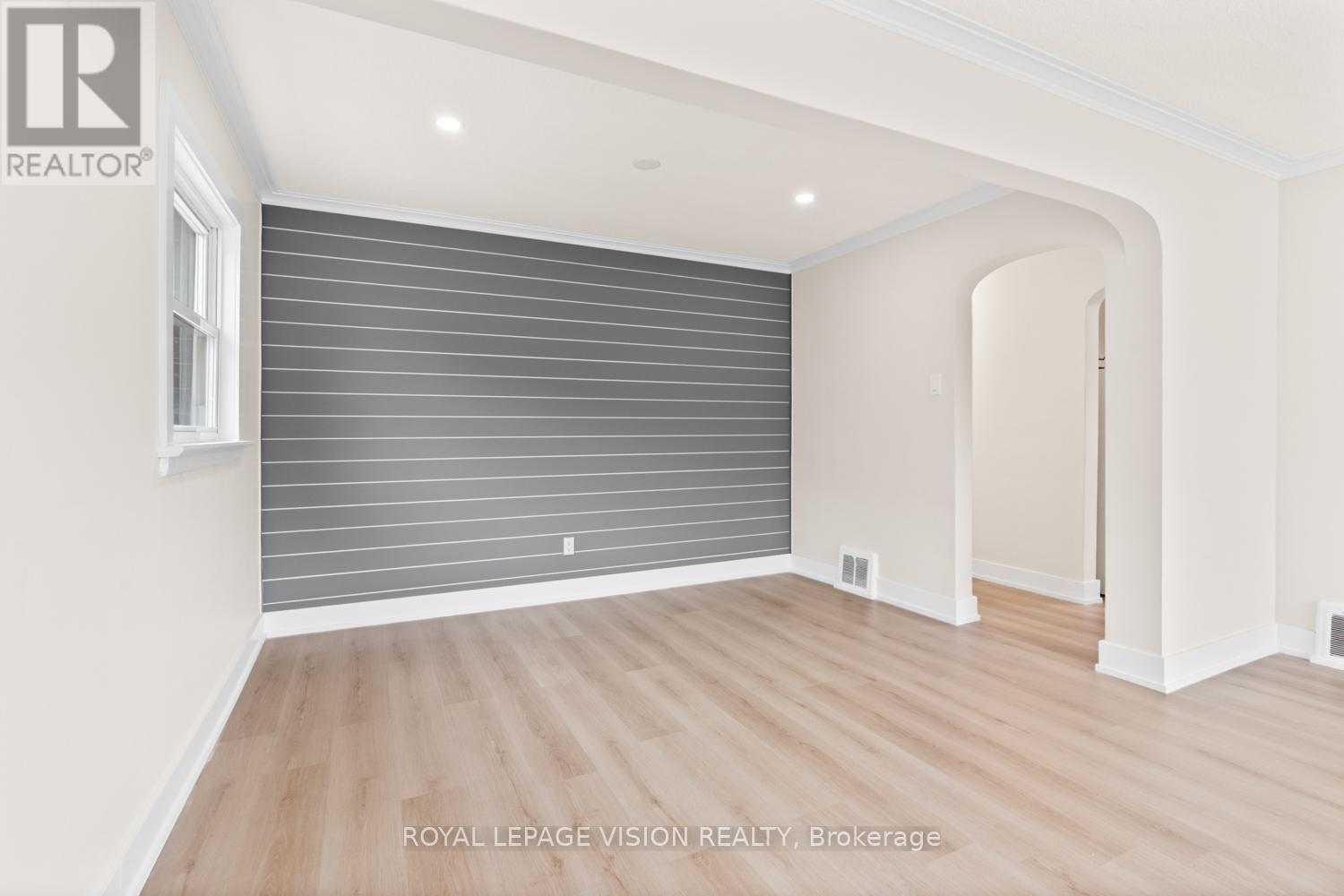 29 Donora Drive, Toronto, Ontario  M4B 1B6 - Photo 7 - E12548370