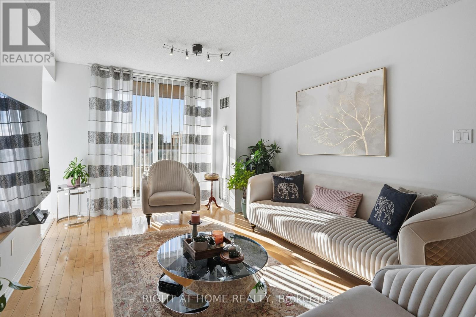 408 - 29 Northern Height Drive S, Richmond Hill, Ontario  L4B 4L8 - Photo 6 - N12553564