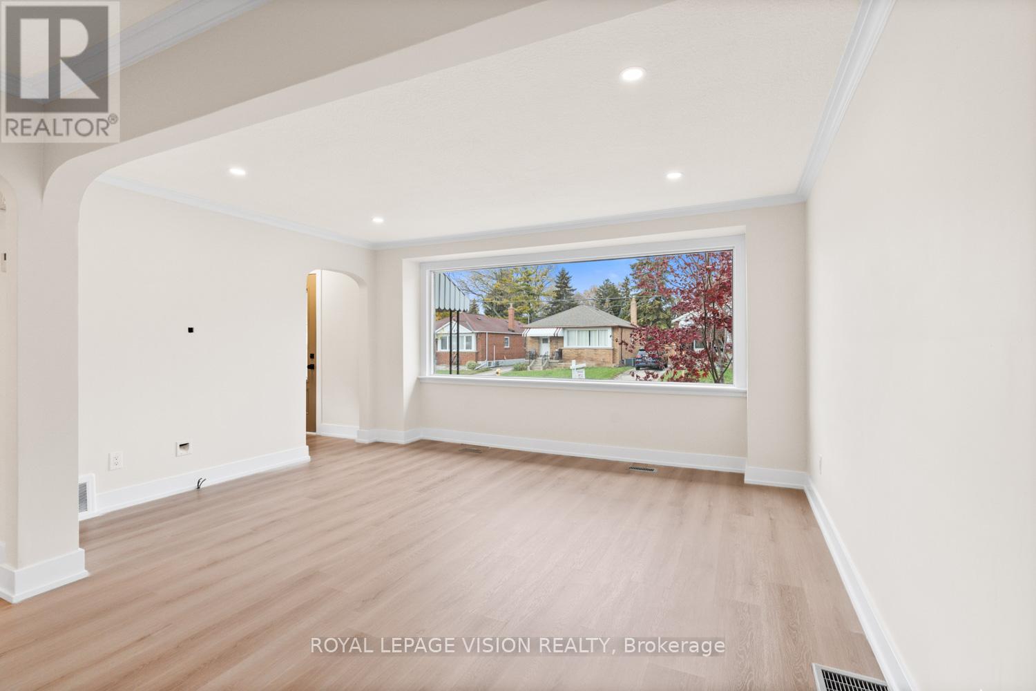 29 Donora Drive, Toronto, Ontario  M4B 1B6 - Photo 9 - E12548370