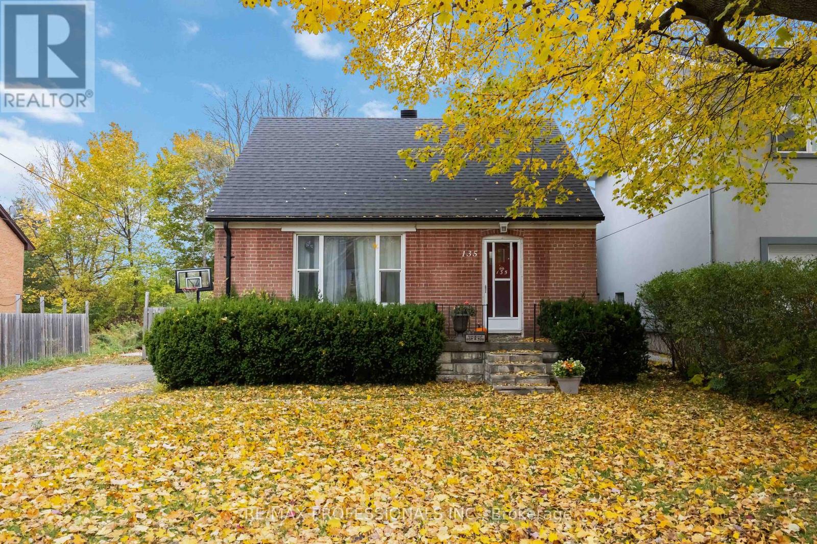 135 ALLENBY AVENUE, Toronto, Ontario