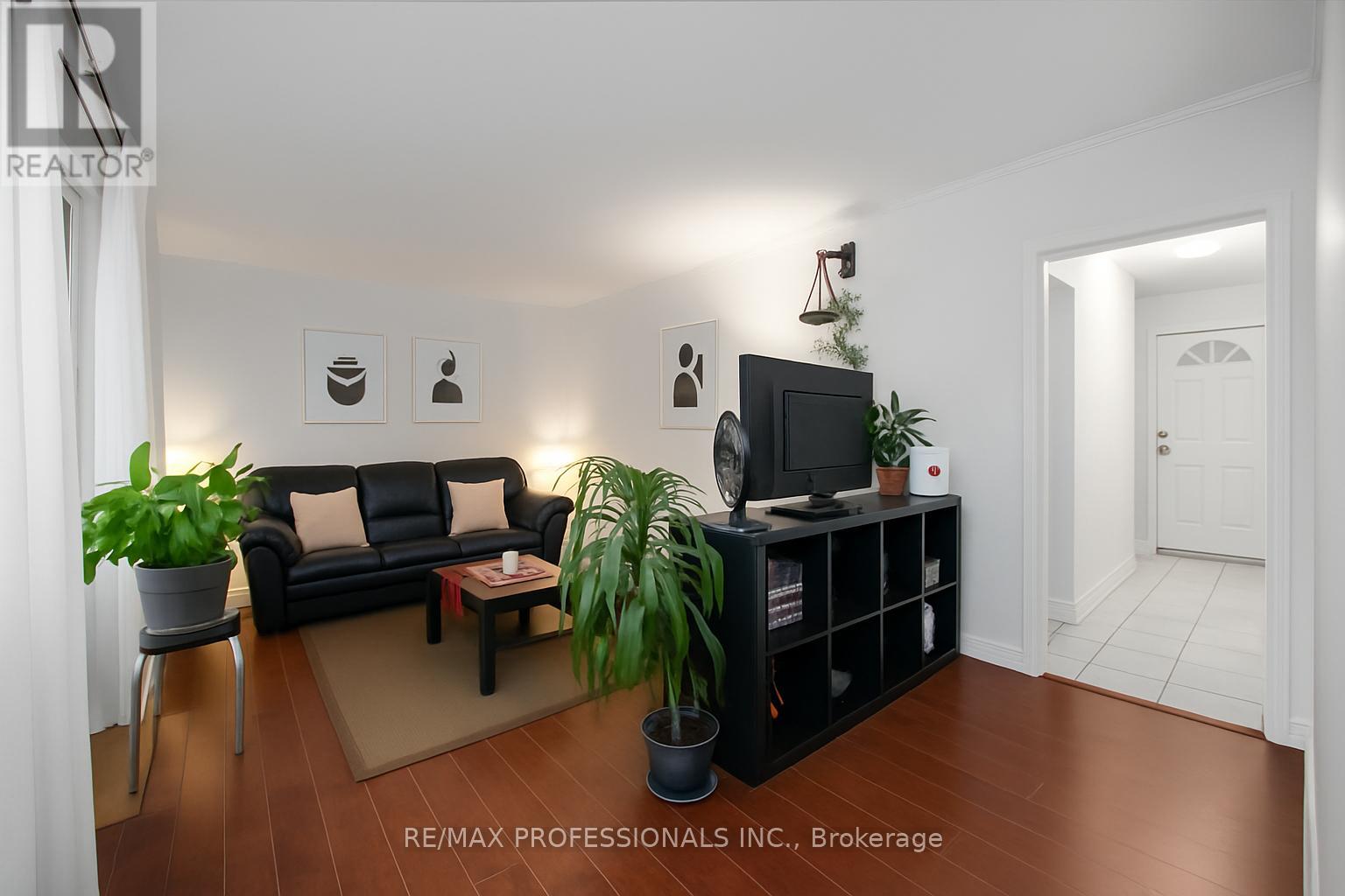 135 Allenby Avenue, Toronto, Ontario  M9W 1T2 - Photo 2 - W12553930