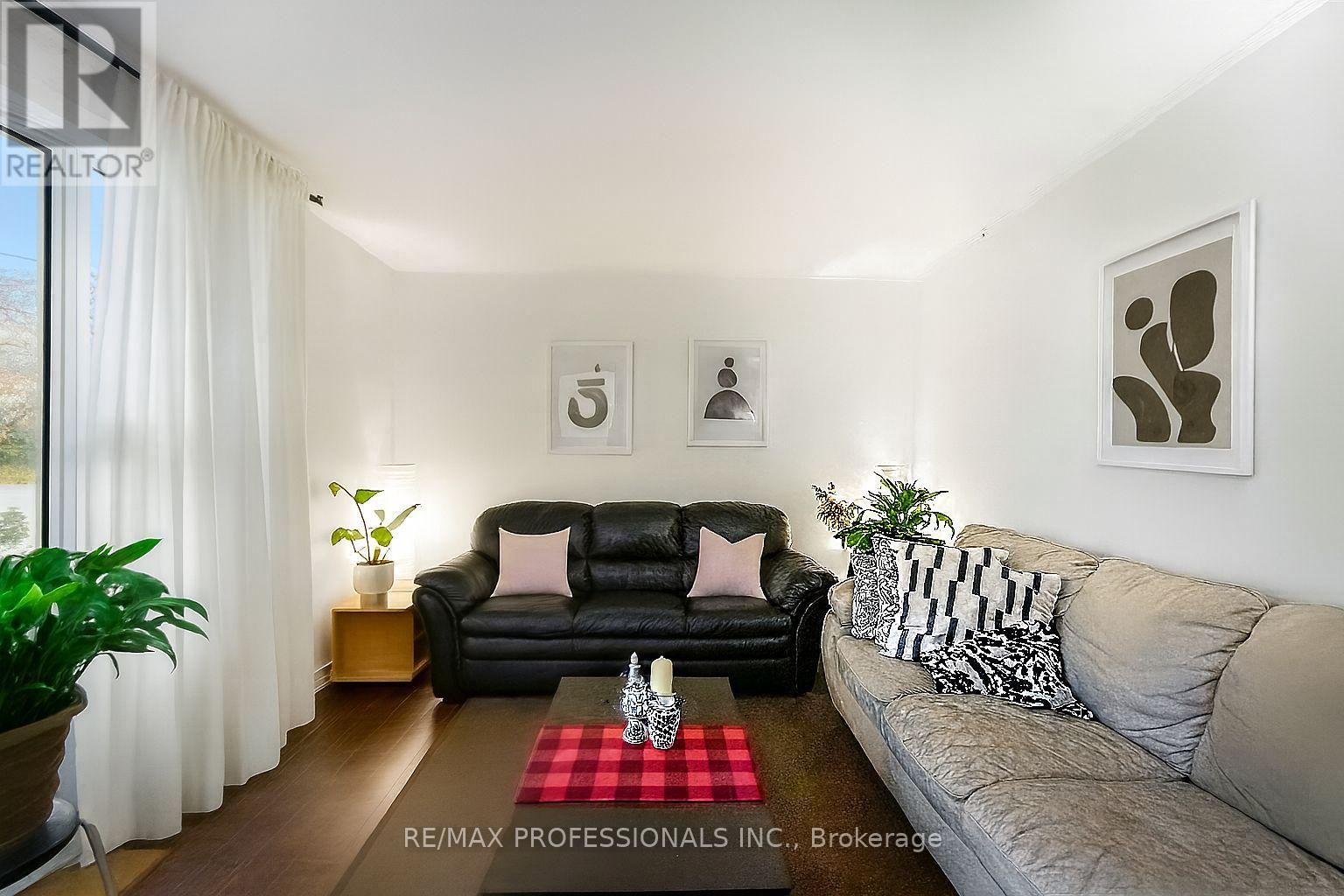 135 Allenby Avenue, Toronto, Ontario  M9W 1T2 - Photo 4 - W12553930