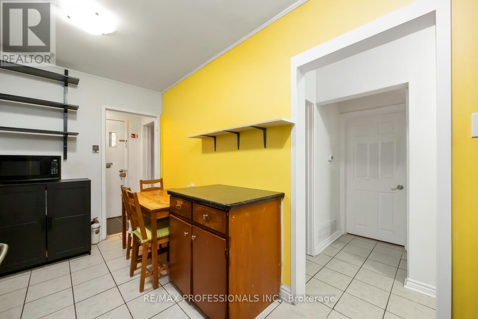 135 Allenby Avenue, Toronto, Ontario  M9W 1T2 - Photo 7 - W12553930