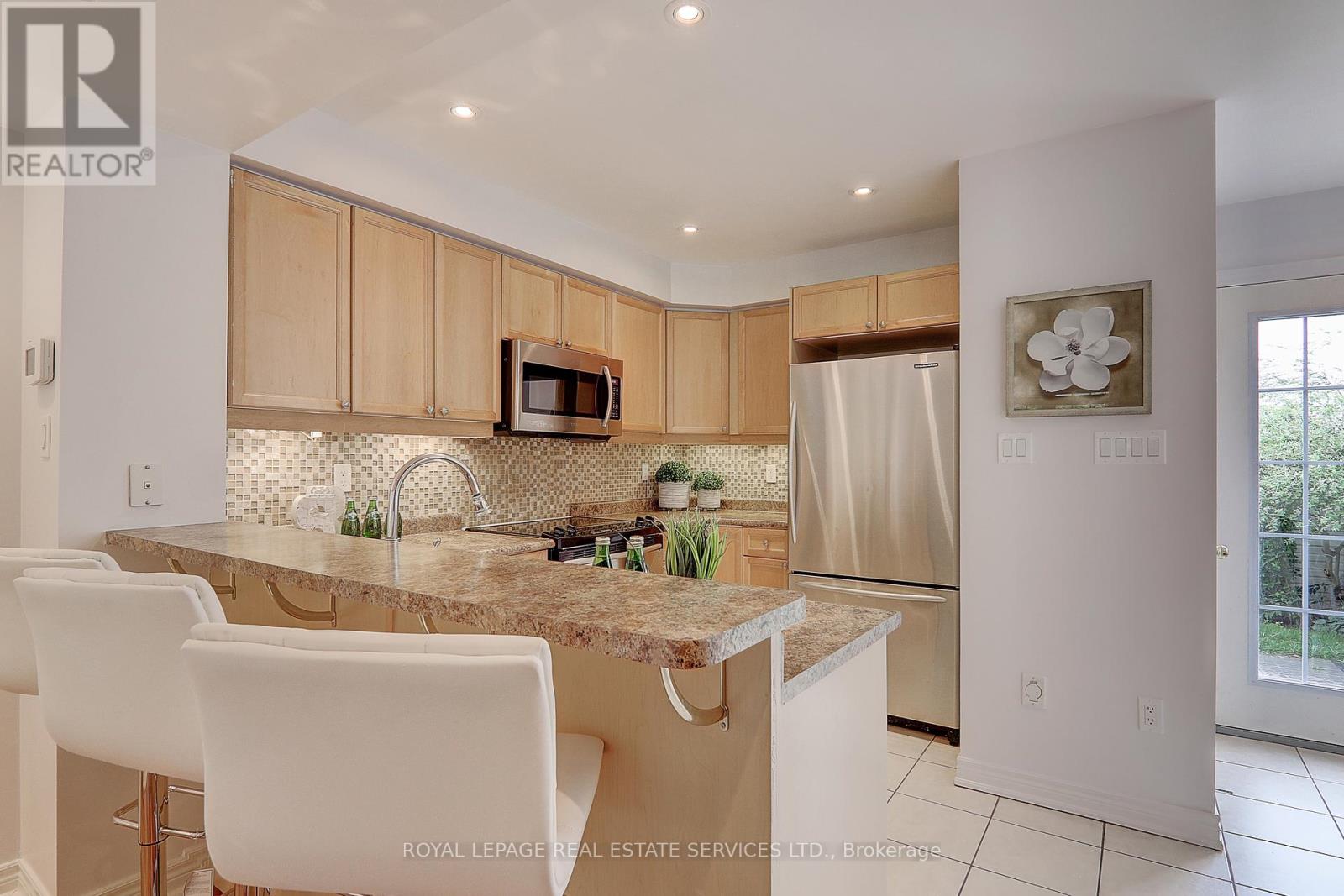 206 Roxton Road, Oakville, Ontario  L6H 6M8 - Photo 10 - W12553942