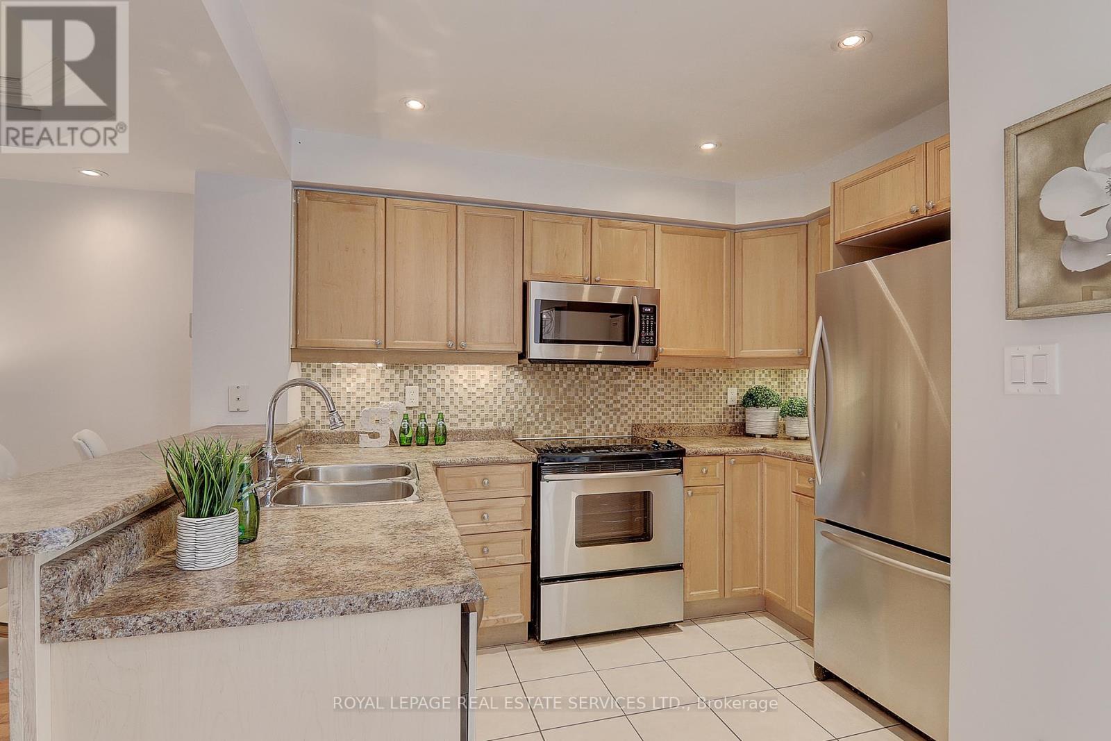 206 Roxton Road, Oakville, Ontario  L6H 6M8 - Photo 11 - W12553942