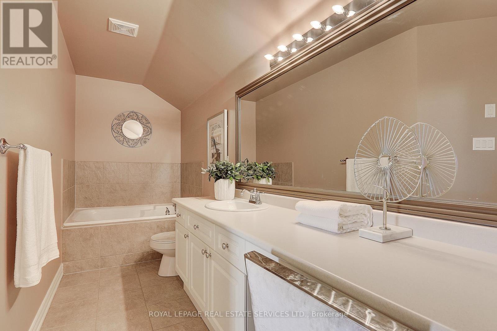 206 Roxton Road, Oakville, Ontario  L6H 6M8 - Photo 29 - W12553942