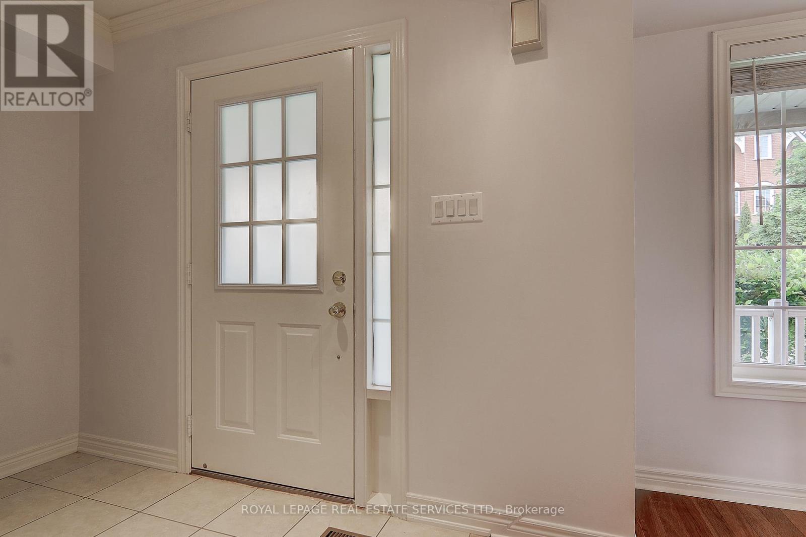 206 Roxton Road, Oakville, Ontario  L6H 6M8 - Photo 3 - W12553942