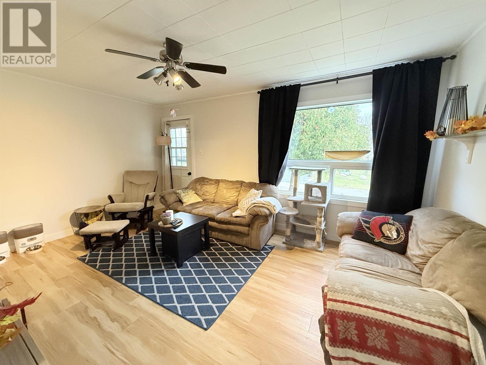 37 Second Ave N, Sioux Lookout, Ontario  P8T 1H2 - Photo 5 - TB253359