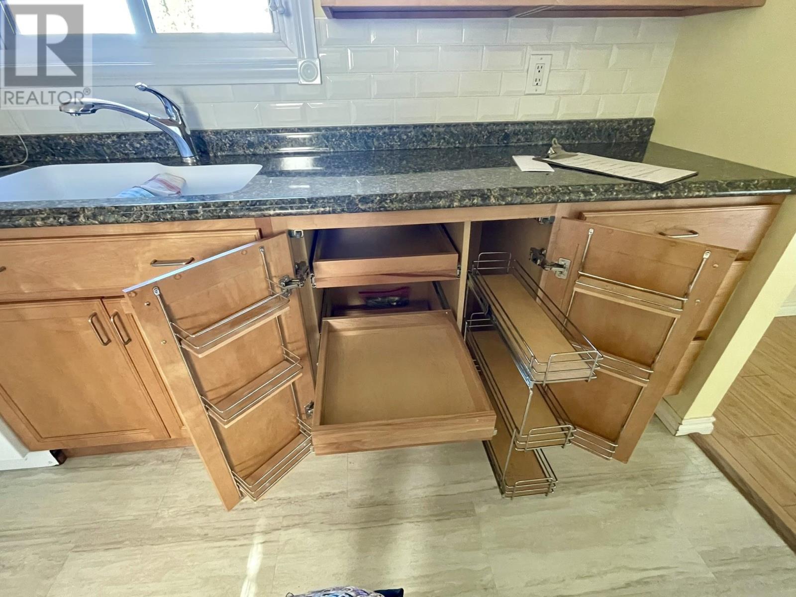 806 Sixth Ave S, Kenora, Ontario  P9N 2C9 - Photo 4 - TB253407