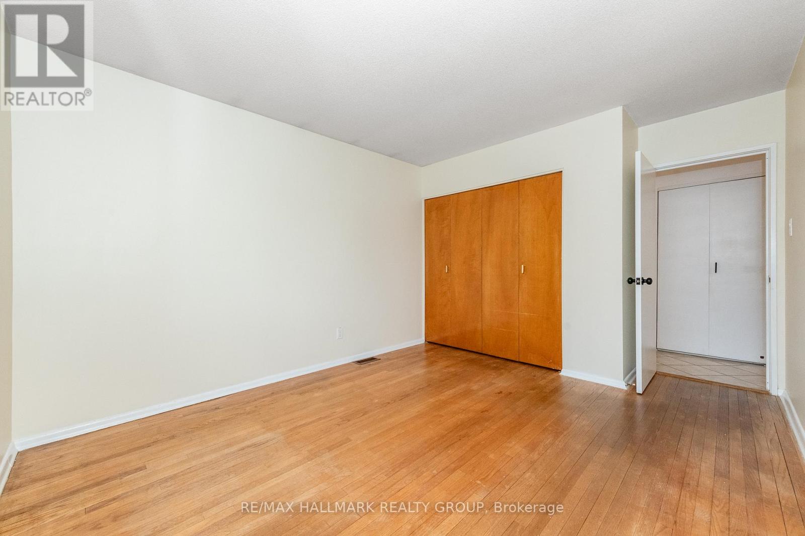 71 Viewmount Drive, Ottawa, Ontario  K2G 3B9 - Photo 22 - X12553956