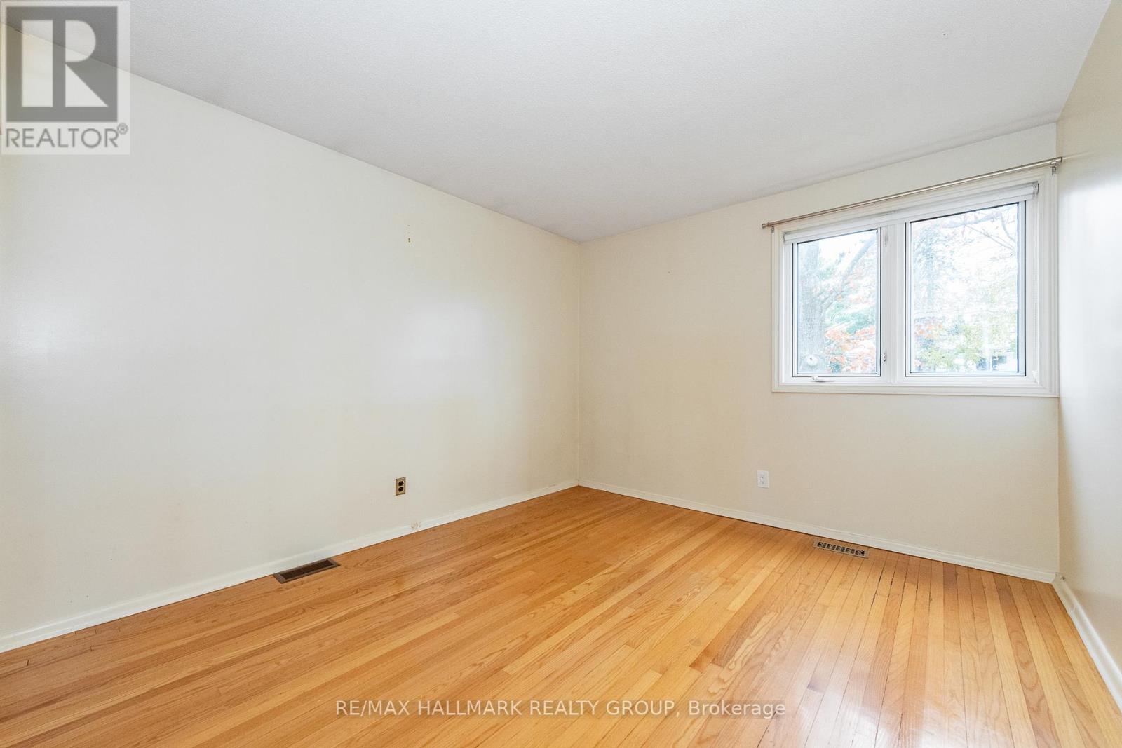 71 Viewmount Drive, Ottawa, Ontario  K2G 3B9 - Photo 23 - X12553956