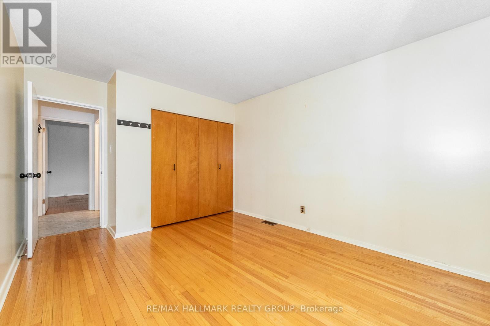 71 Viewmount Drive, Ottawa, Ontario  K2G 3B9 - Photo 25 - X12553956