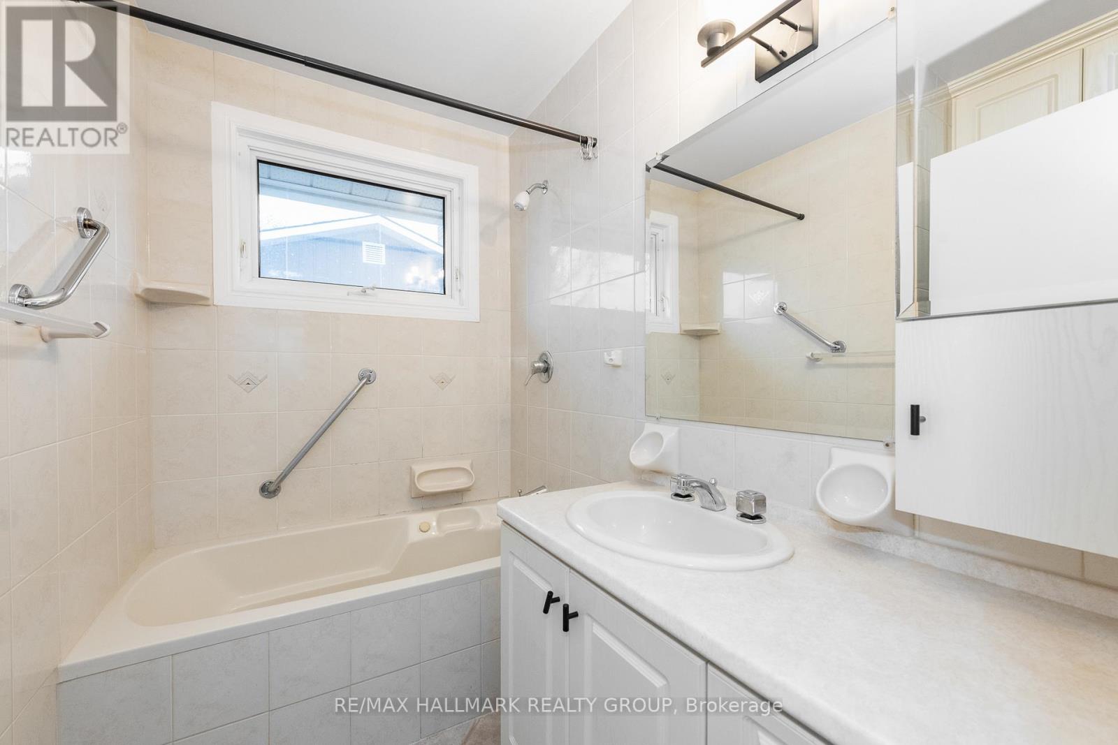 71 Viewmount Drive, Ottawa, Ontario  K2G 3B9 - Photo 29 - X12553956