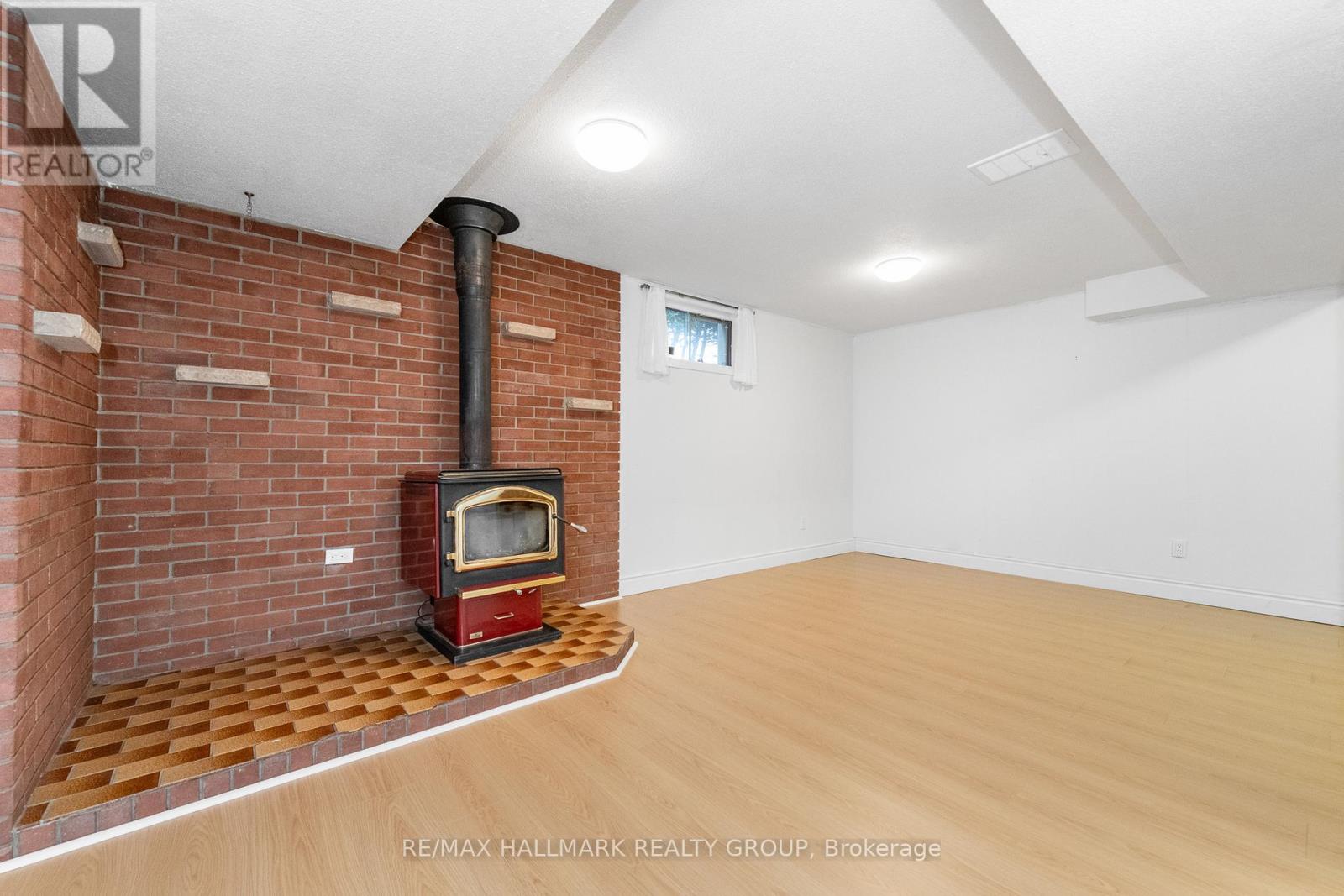 71 Viewmount Drive, Ottawa, Ontario  K2G 3B9 - Photo 33 - X12553956