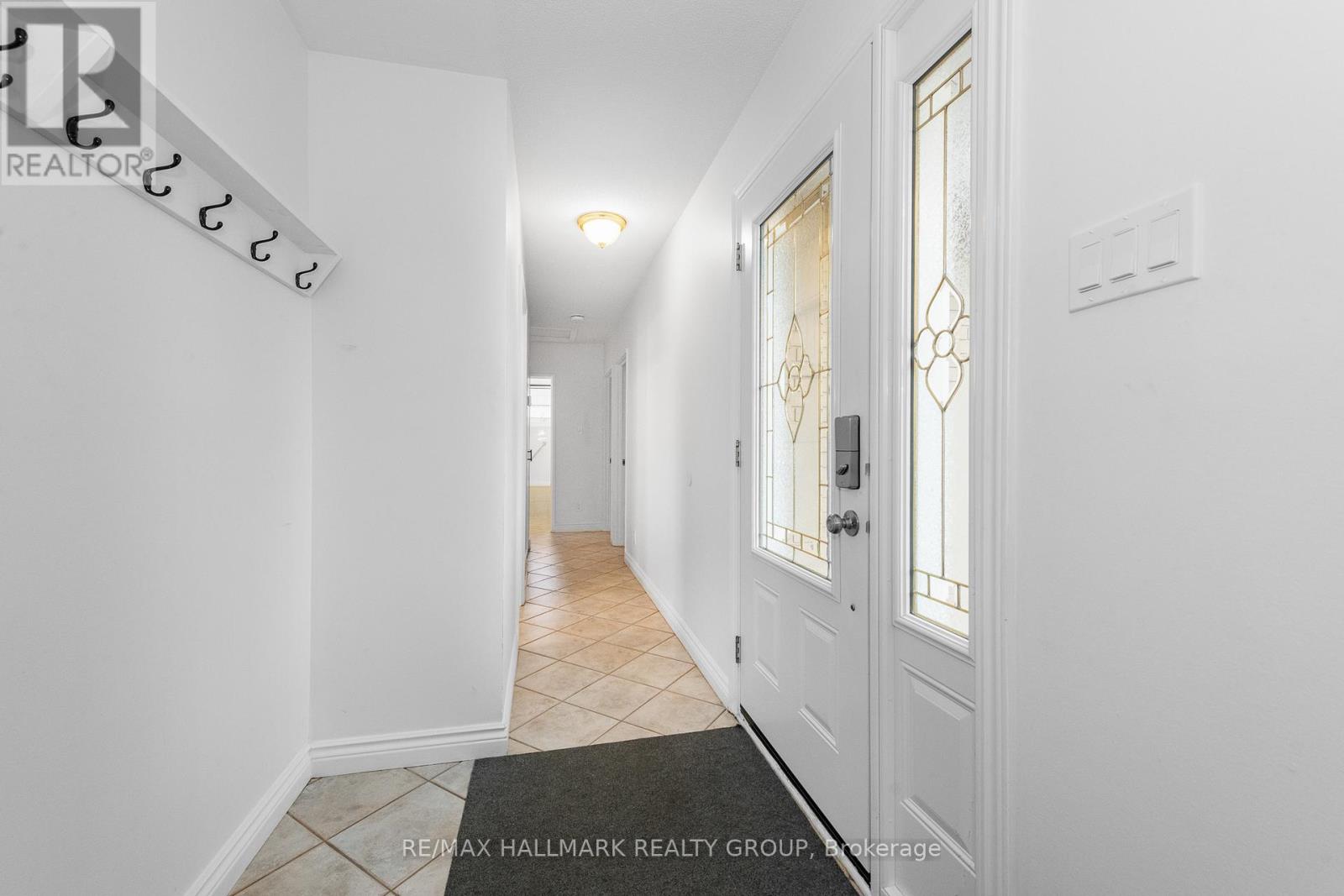 71 Viewmount Drive, Ottawa, Ontario  K2G 3B9 - Photo 7 - X12553956