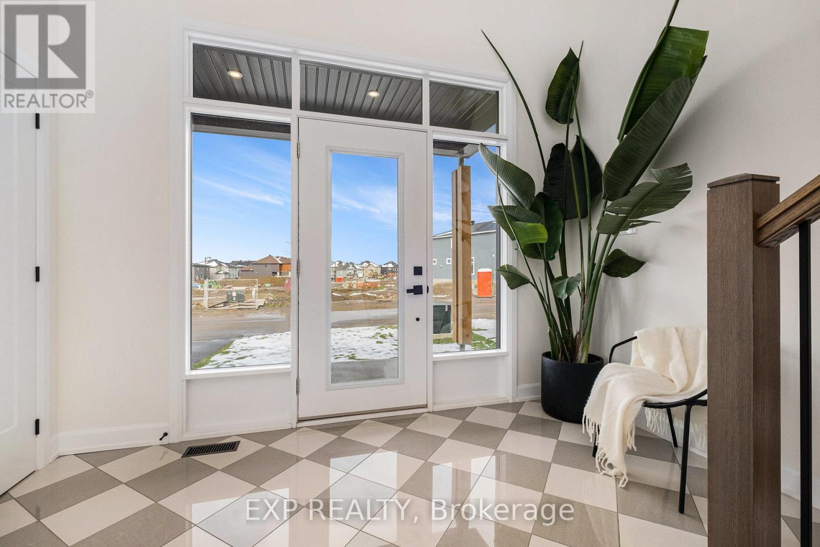 597 Paakanaak Avenue, Ottawa, Ontario  K1X 0H4 - Photo 4 - X12553960