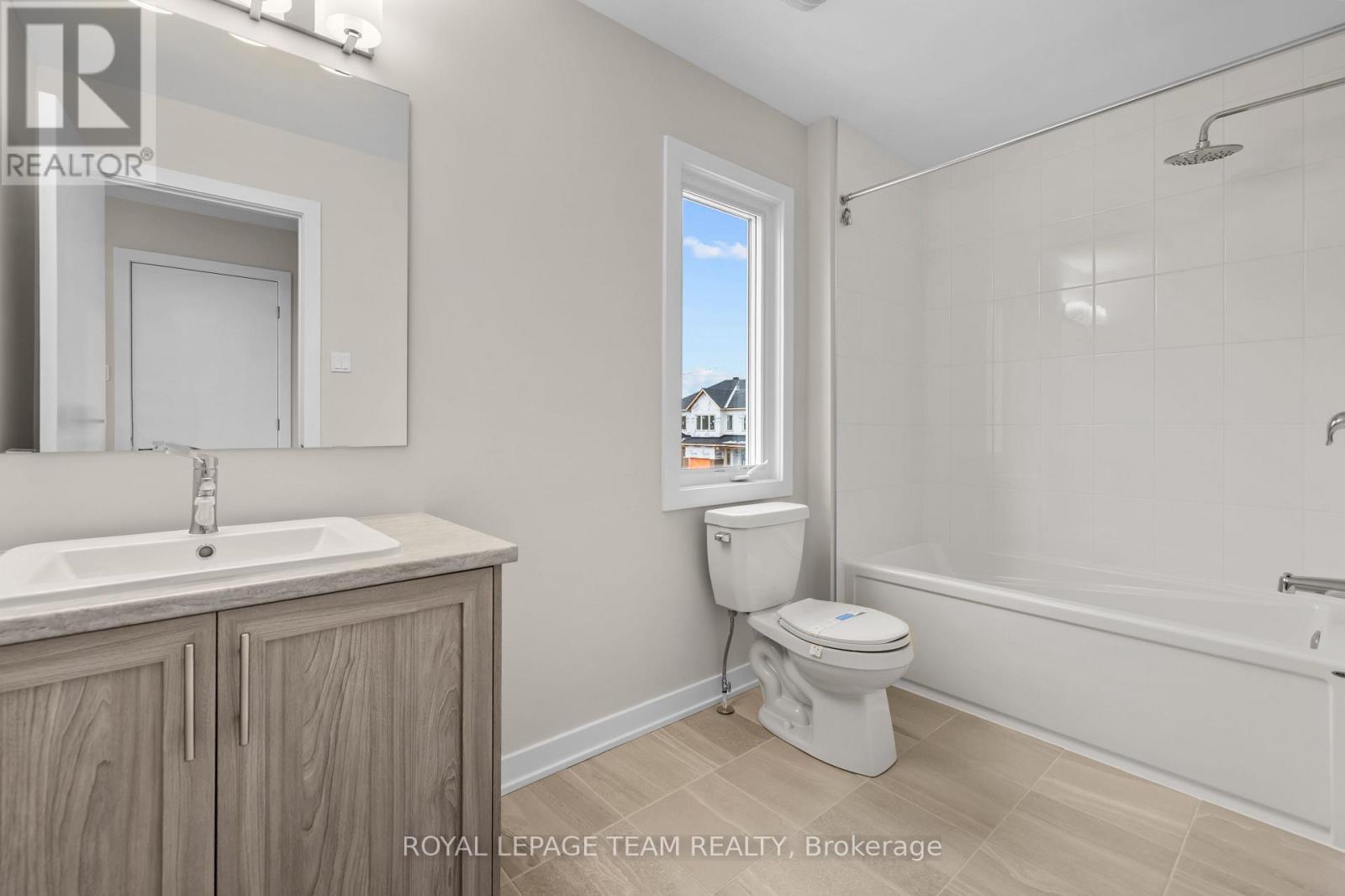 217 Ryan Reynolds Way, Ottawa, Ontario  K4A 5T6 - Photo 13 - X12553992