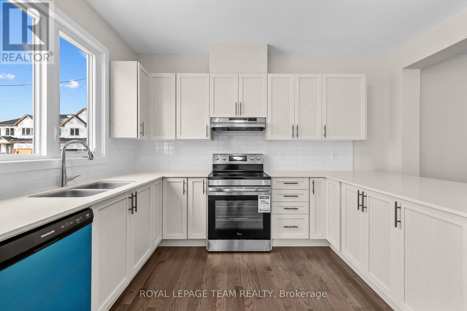 217 Ryan Reynolds Way, Ottawa, Ontario  K4A 5T6 - Photo 4 - X12553992