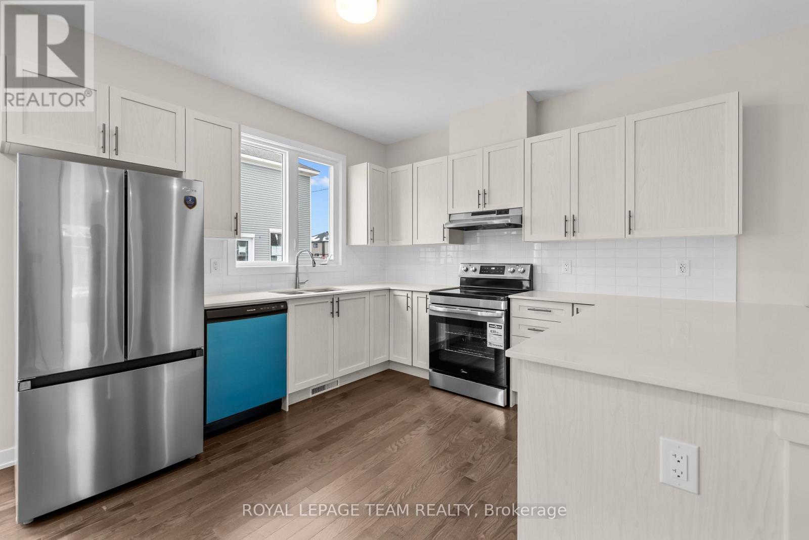 217 Ryan Reynolds Way, Ottawa, Ontario  K4A 5T6 - Photo 5 - X12553992