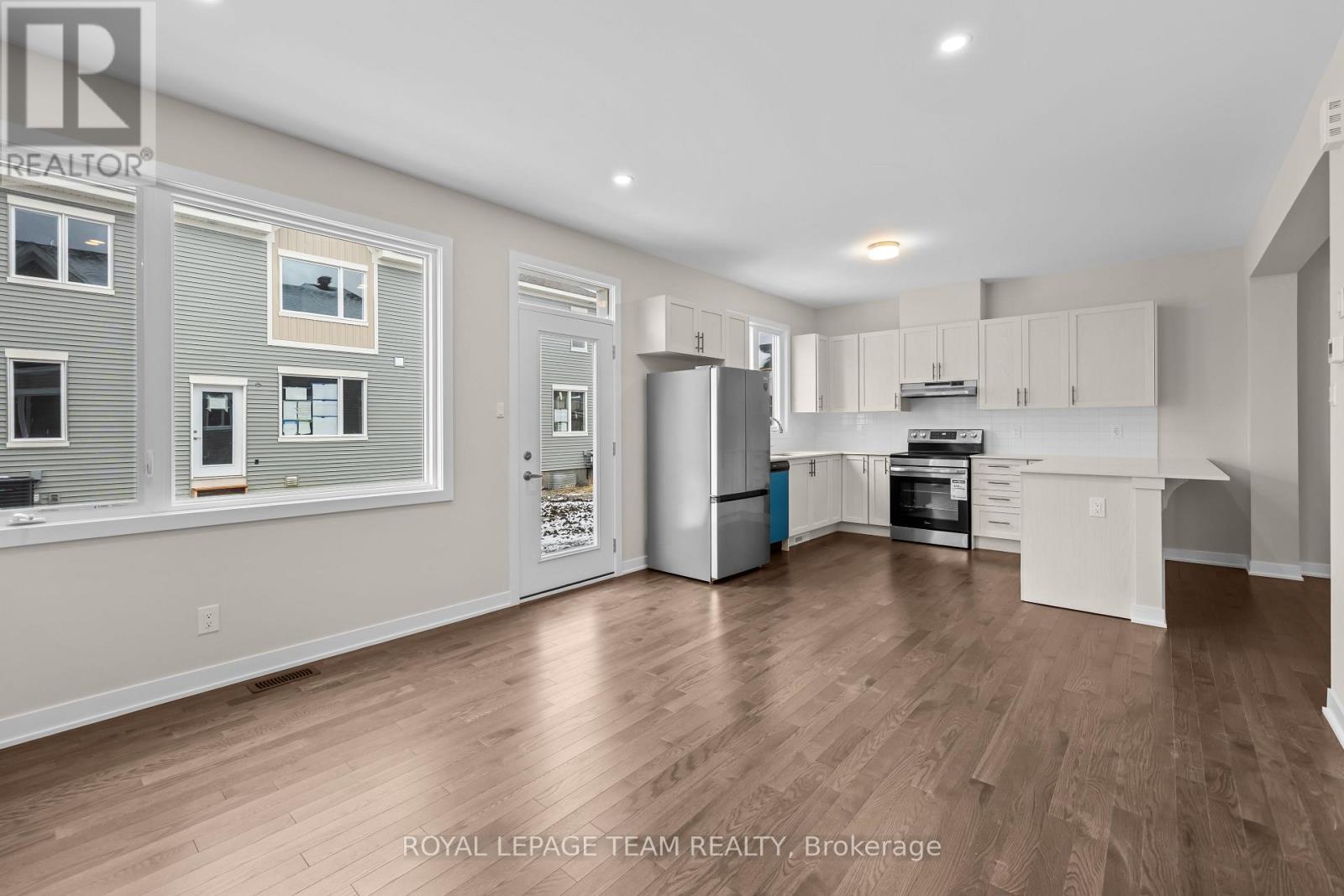 217 Ryan Reynolds Way, Ottawa, Ontario  K4A 5T6 - Photo 7 - X12553992