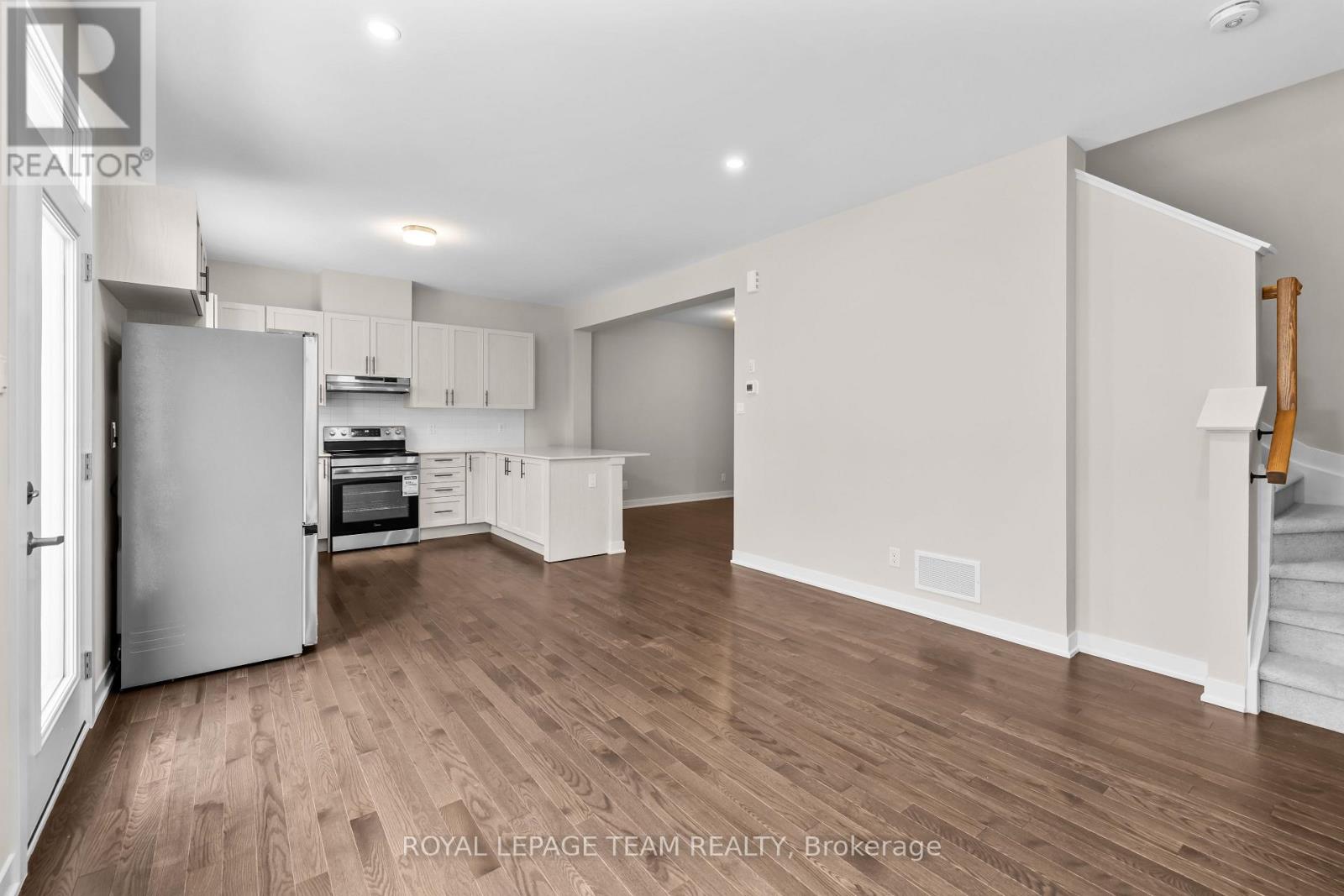 217 Ryan Reynolds Way, Ottawa, Ontario  K4A 5T6 - Photo 8 - X12553992