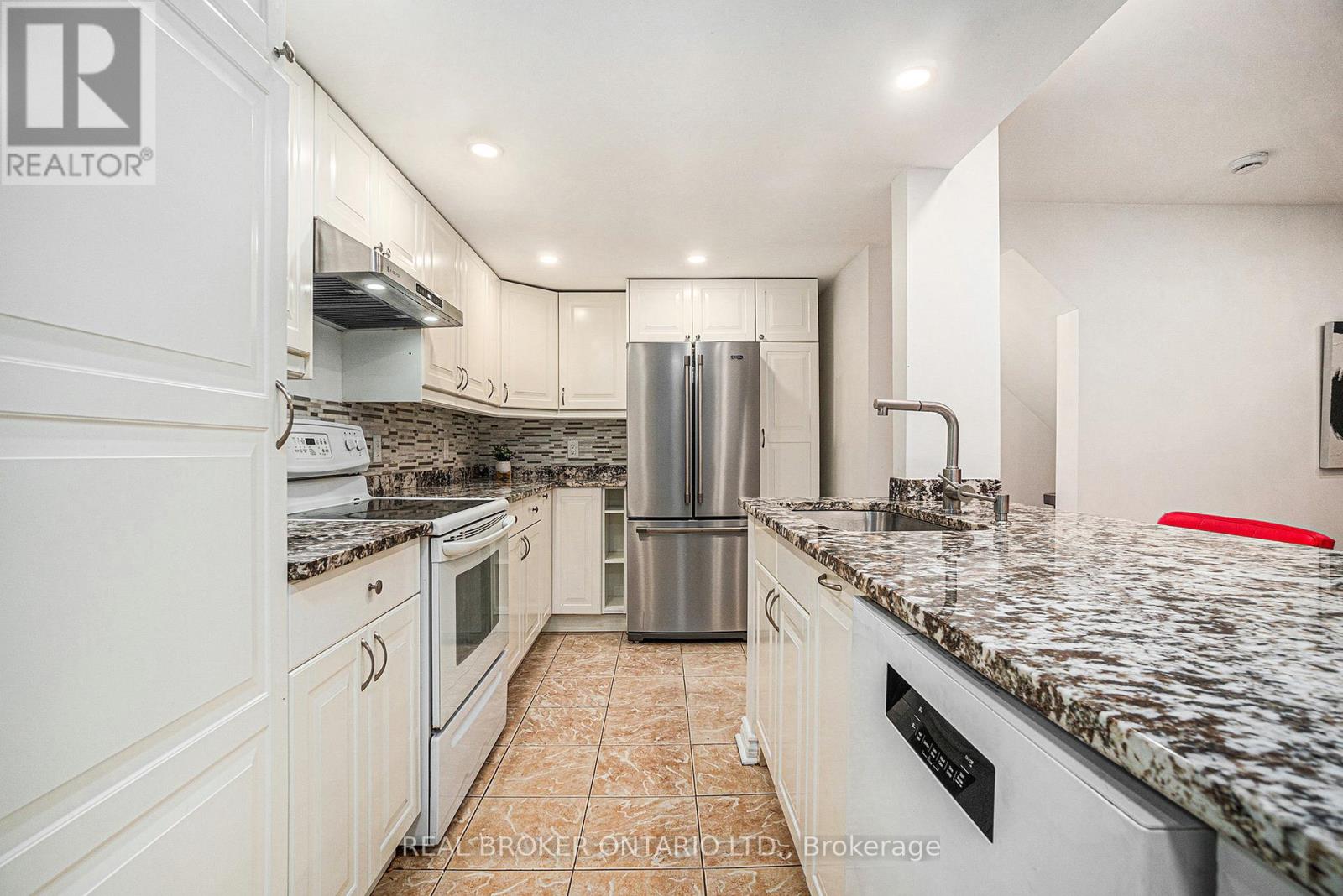 5 - 1204 Shillington Avenue, Ottawa, Ontario  K1Z 7Z4 - Photo 3 - X12554062