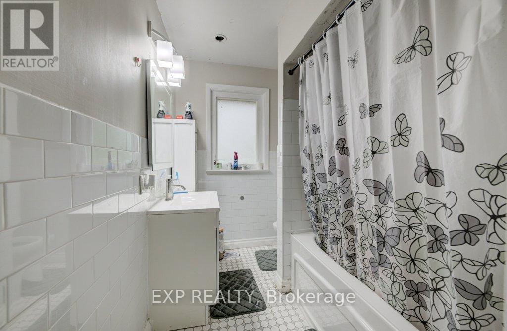 1361 Stanbury Road, Oakville, Ontario  L6L 2J5 - Photo 9 - W12553968