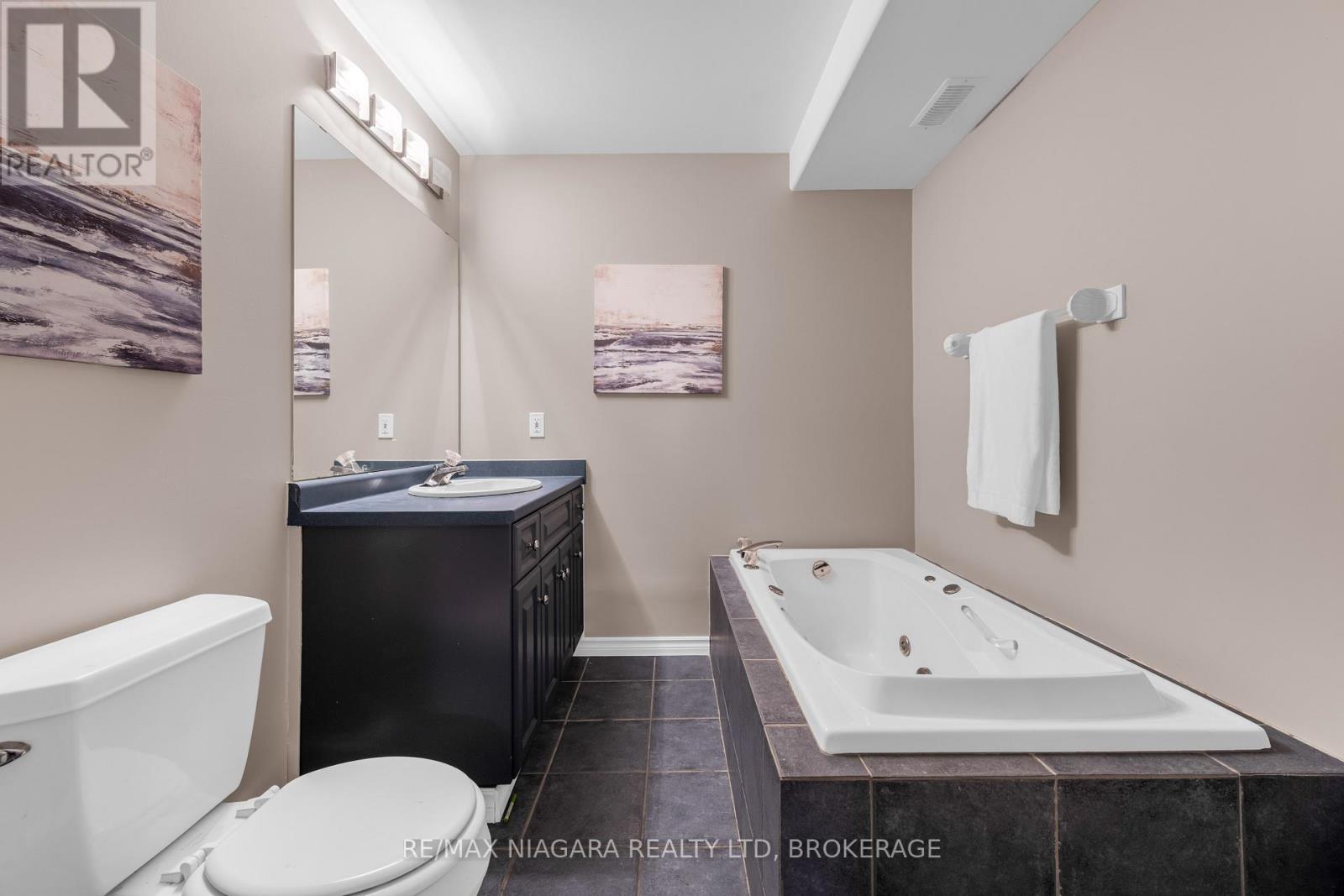 5 Wellandvale Drive, Welland, Ontario  L3C 7G7 - Photo 17 - X12554002