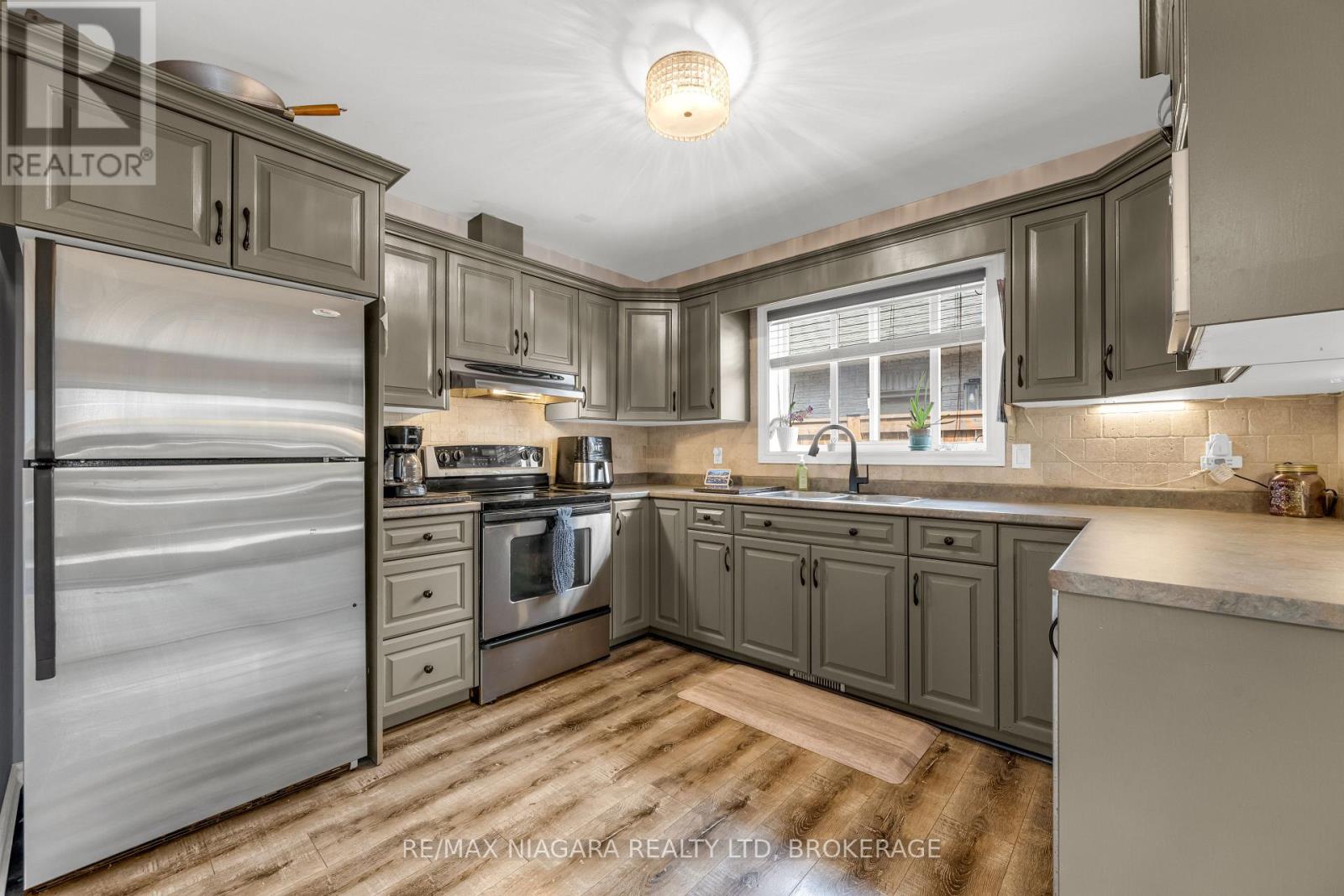 5 Wellandvale Drive, Welland, Ontario  L3C 7G7 - Photo 5 - X12554002