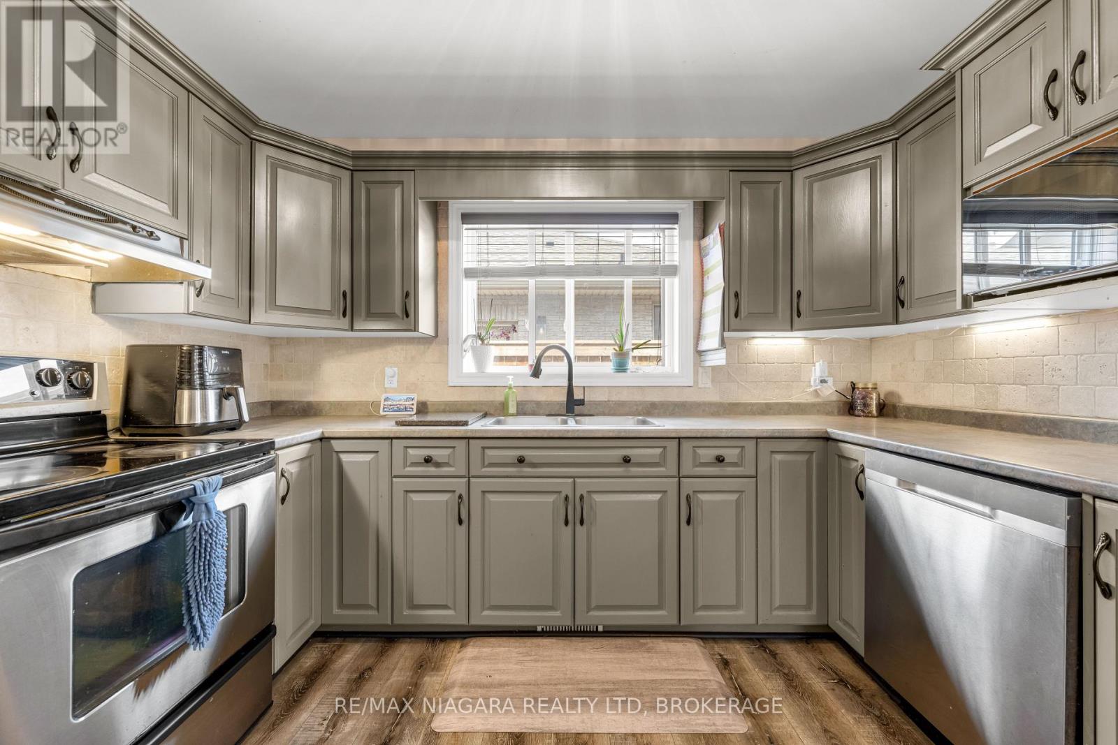 5 Wellandvale Drive, Welland, Ontario  L3C 7G7 - Photo 6 - X12554002