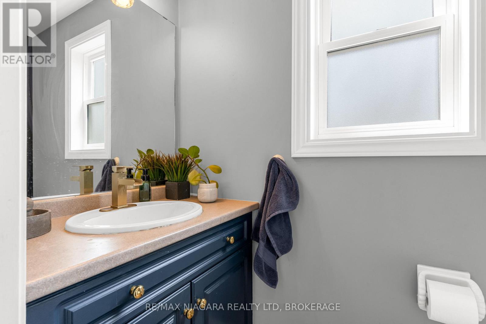 5 Wellandvale Drive, Welland, Ontario  L3C 7G7 - Photo 8 - X12554002