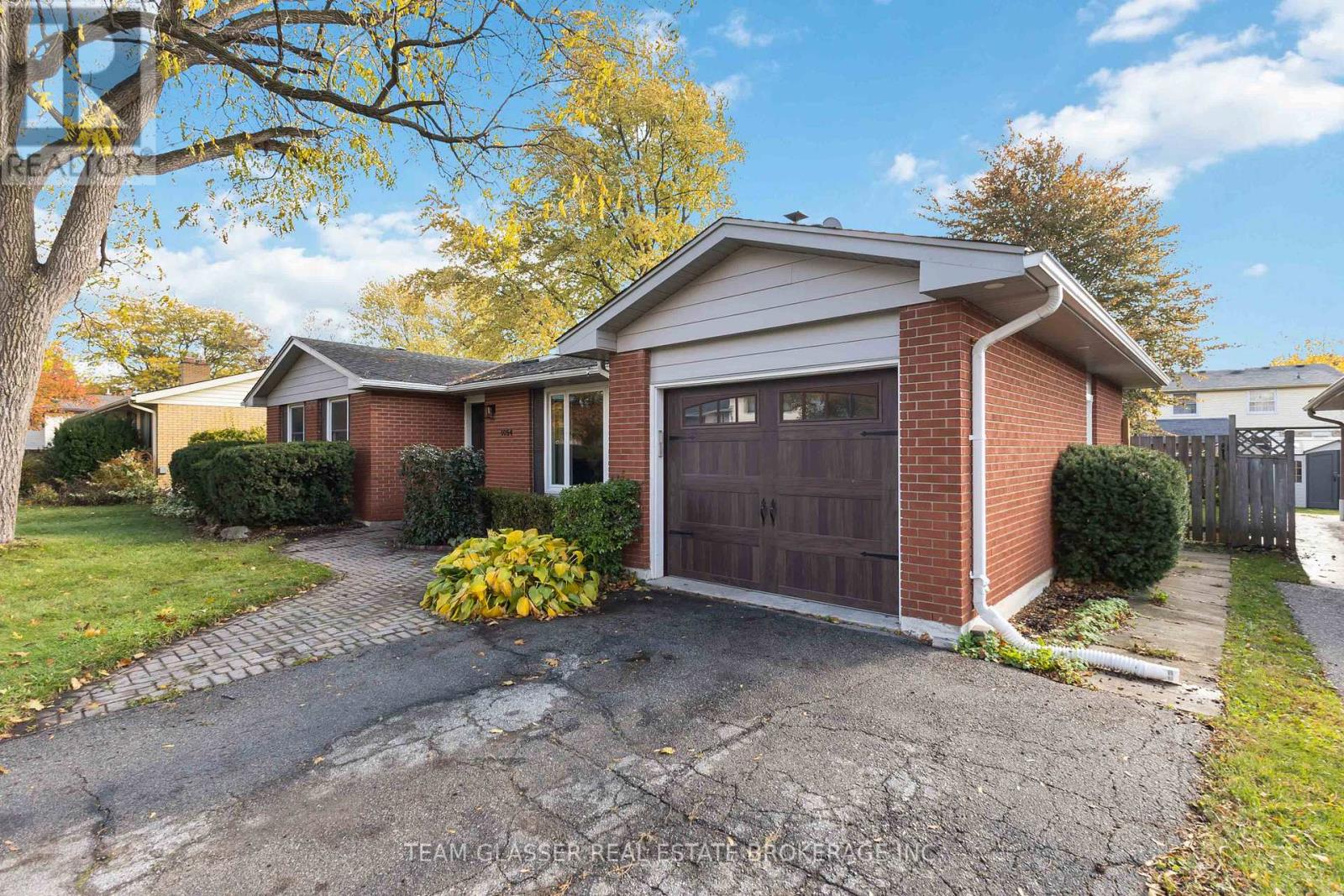 1054 Wembley Road, London North, Ontario  N6H 3X6 - Photo 2 - X12508980