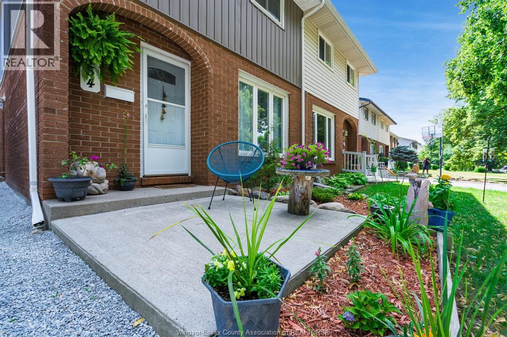 3054 Coram, Windsor, Ontario  N8R 1P3 - Photo 2 - 25029052