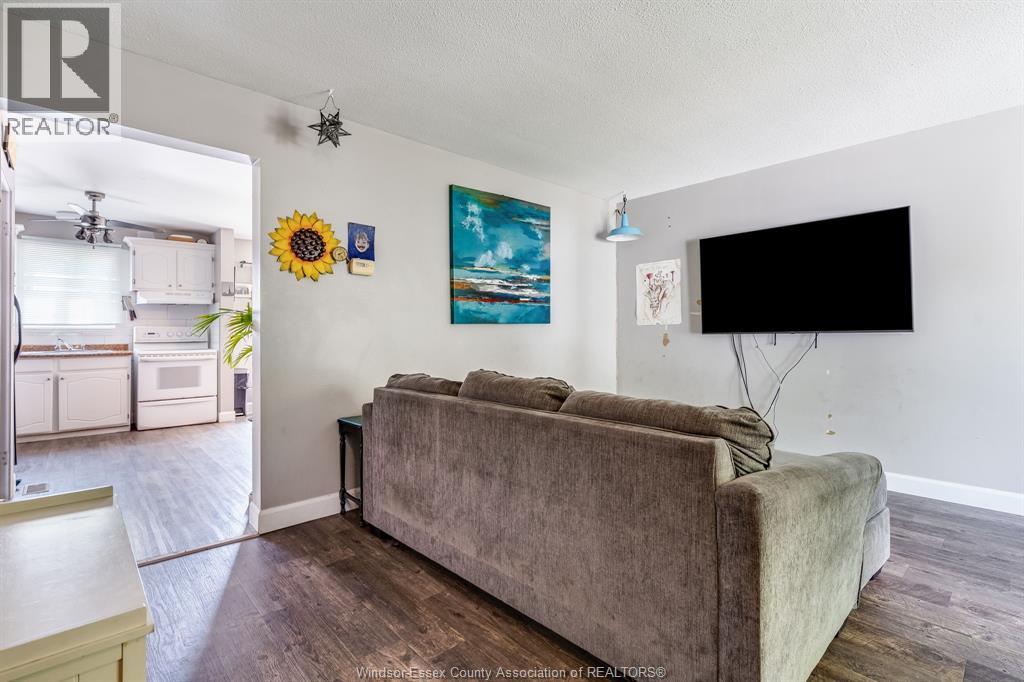 3054 Coram, Windsor, Ontario  N8R 1P3 - Photo 3 - 25029052