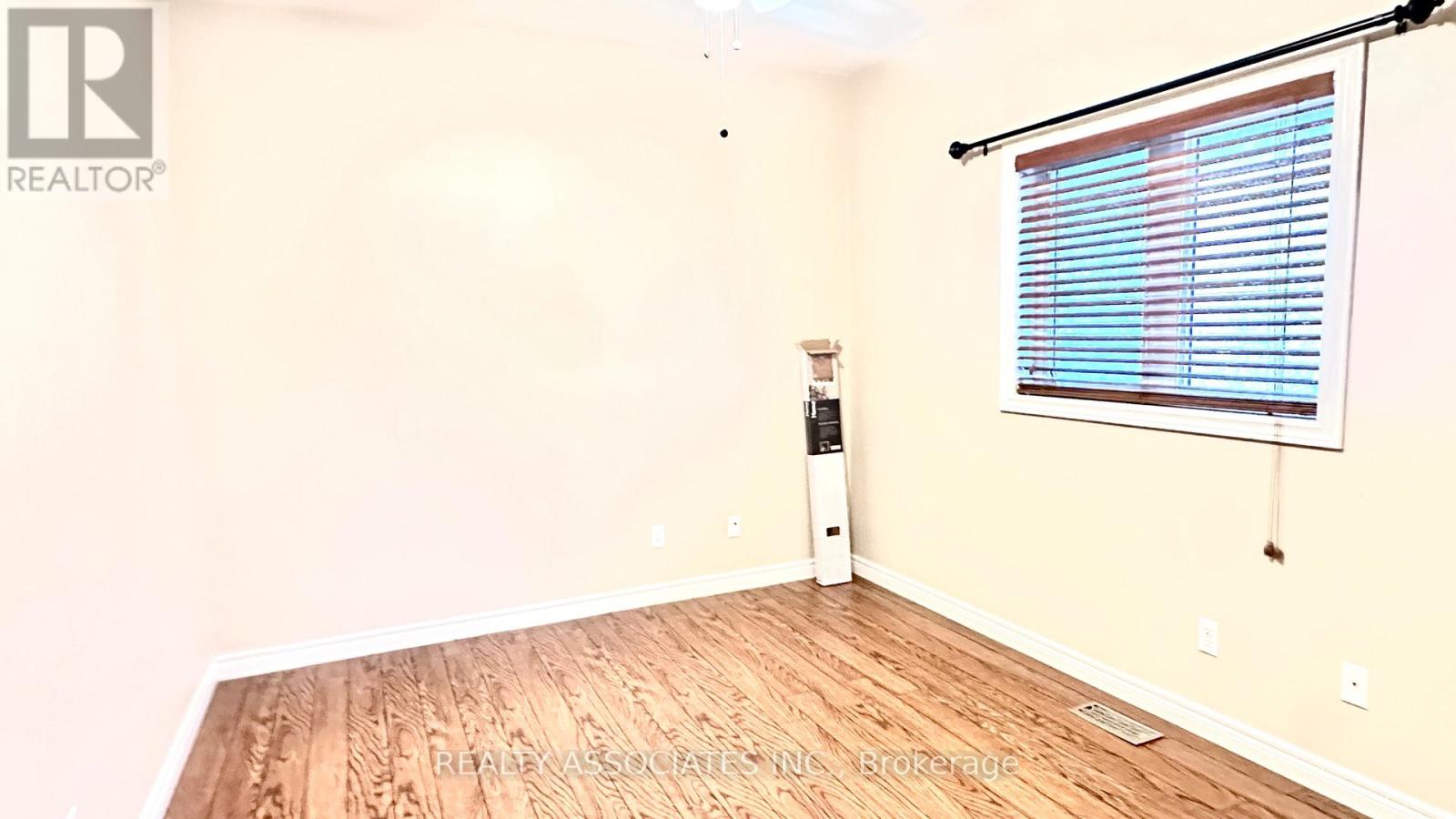 1076 Broughton Lane, Newmarket, Ontario L3X 2L6 - Photo 8 - N12551376