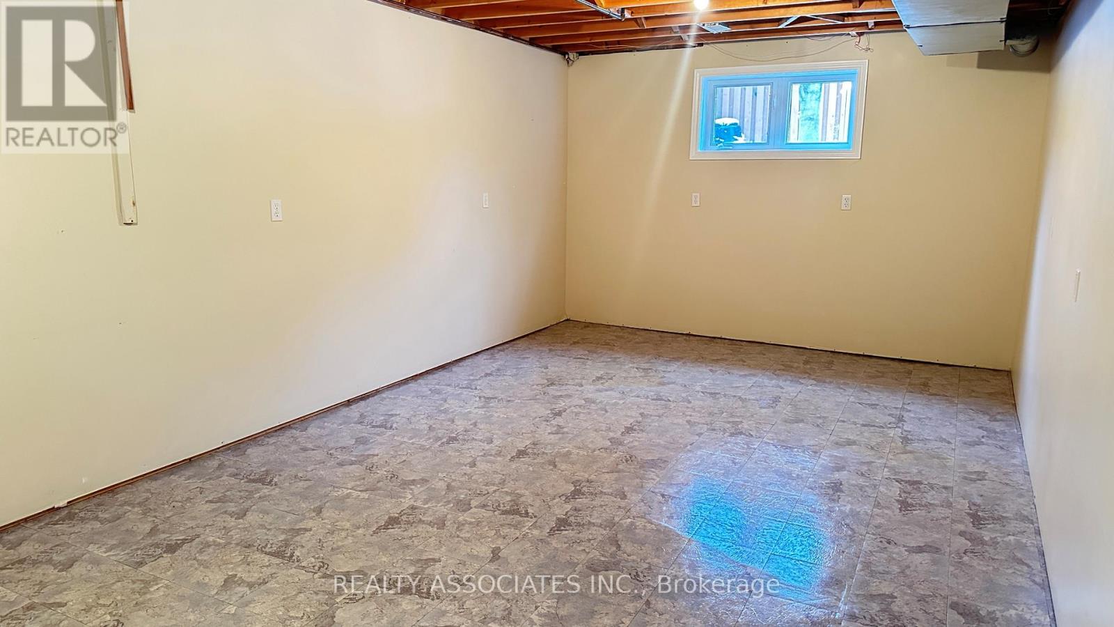 1076 Broughton Lane, Newmarket, Ontario L3X 2L6 - Photo 10 - N12551376