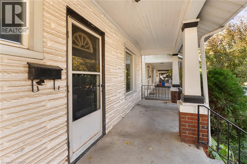 467 Grove Avenue, Windsor, Ontario  N9A 6G3 - Photo 2 - 40789001